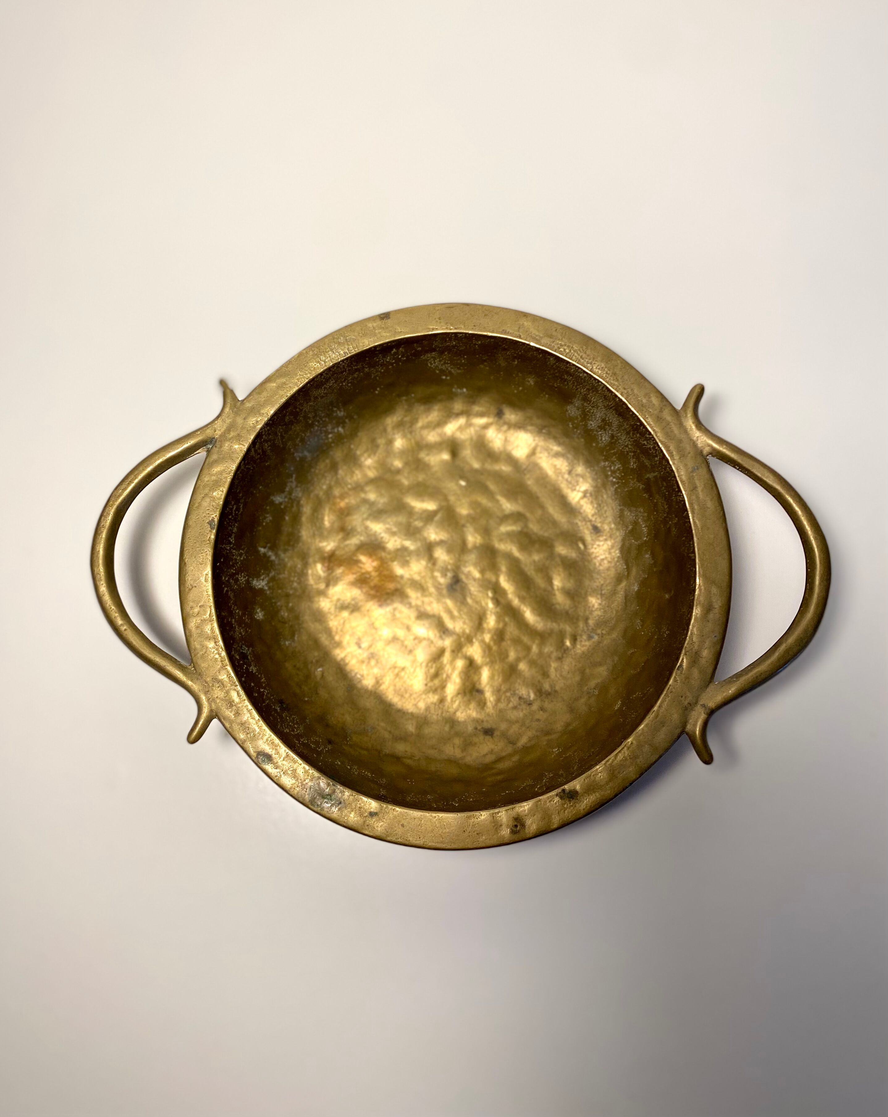 Plateau en laiton antique