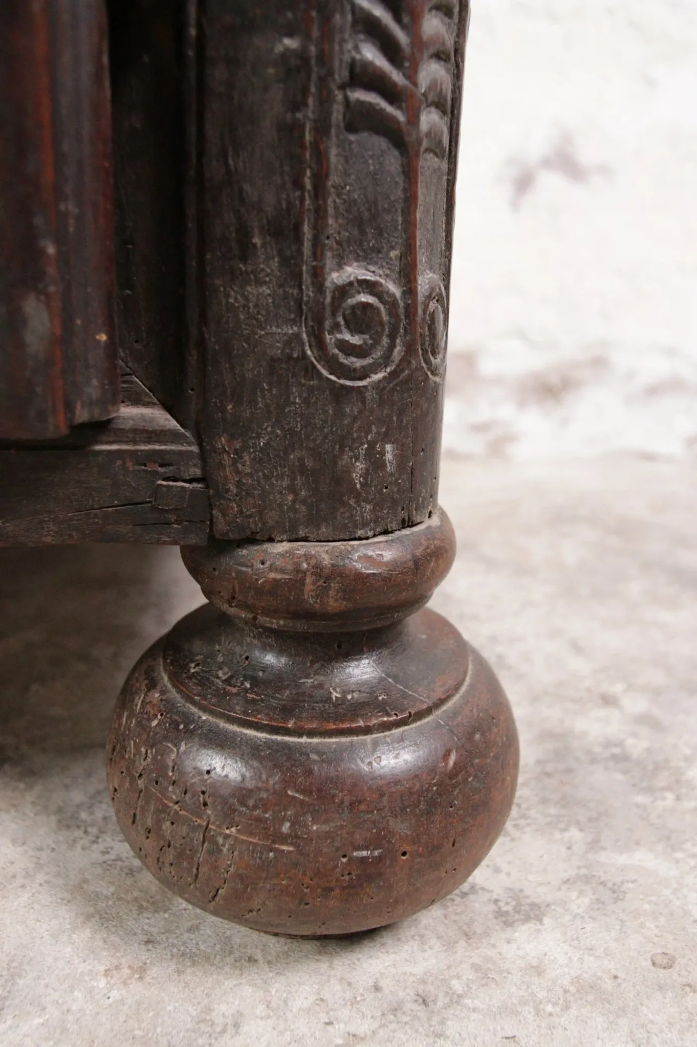 Unique 17th century cabinet portrait and scallop