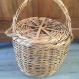 Bamboo basket with lid