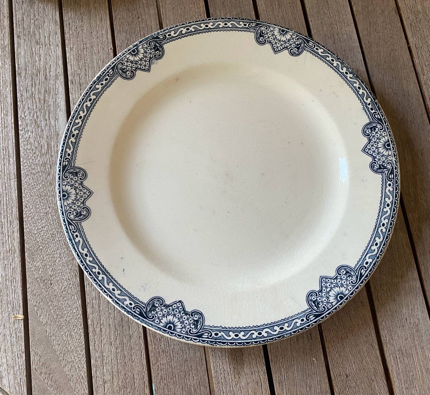 Flat ironstone plate from Salins