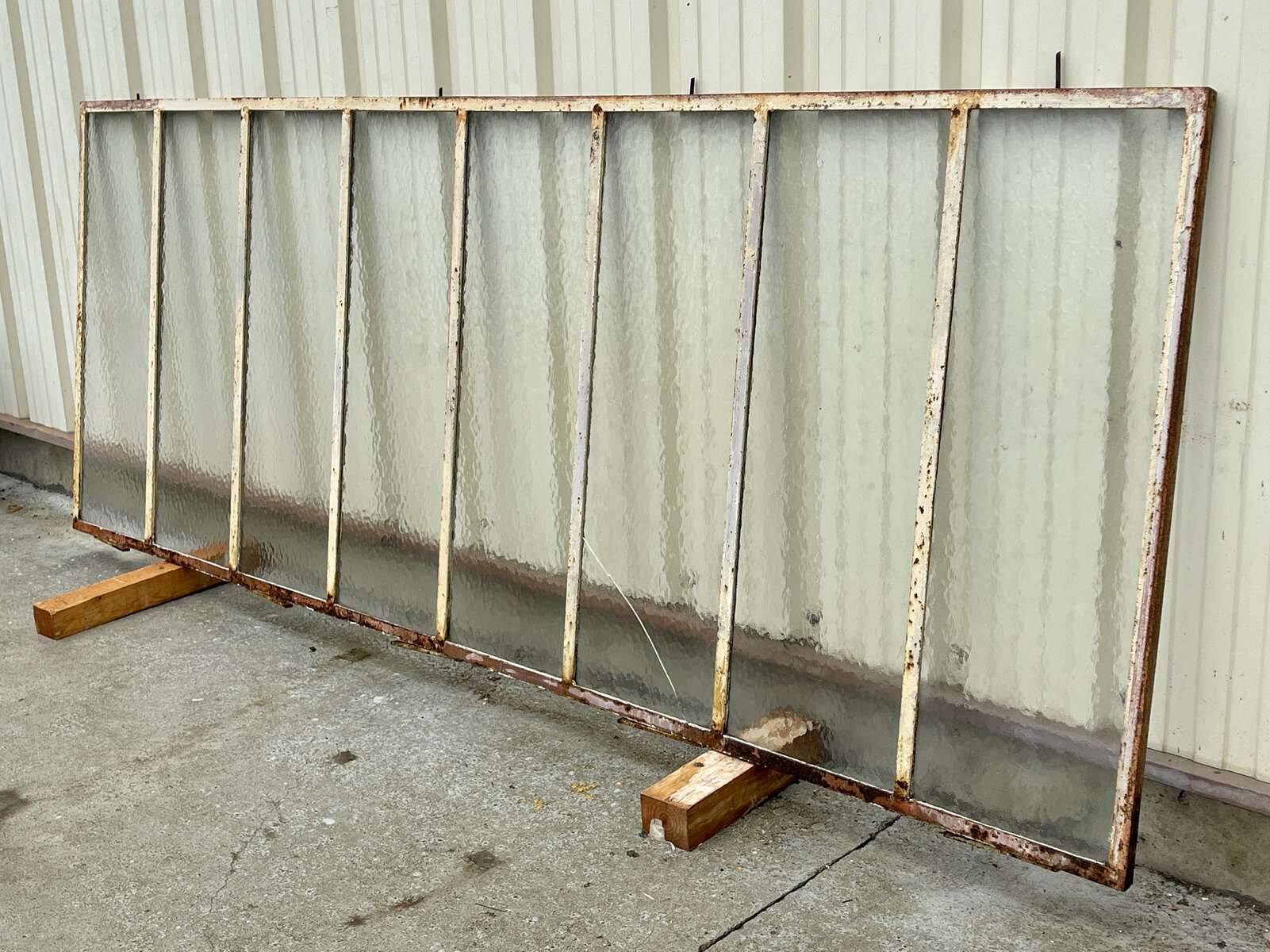 Workshop canopy from the early 20th century in cast iron (1 pane with a crack)
