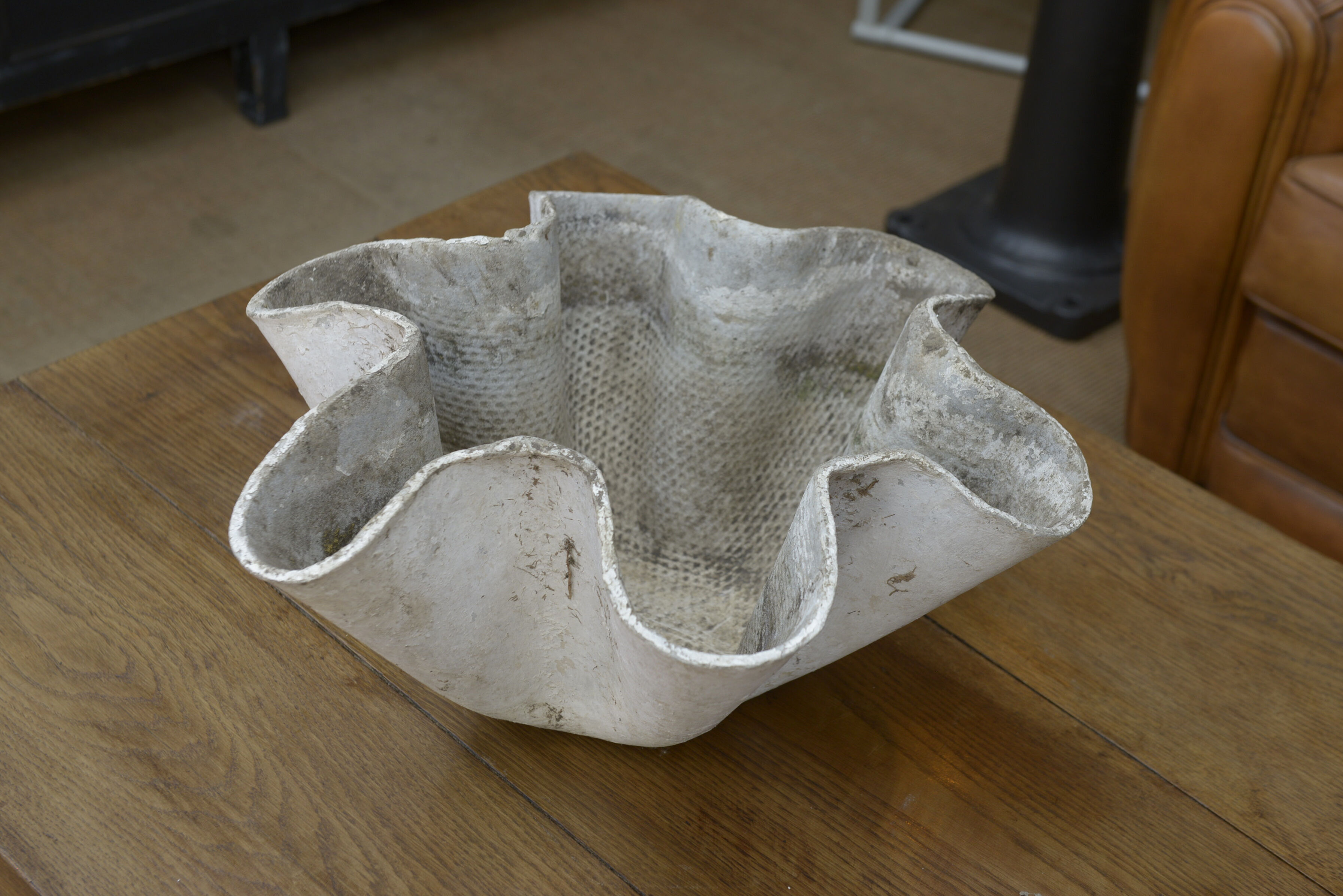Cement corrugated garden basin 1950