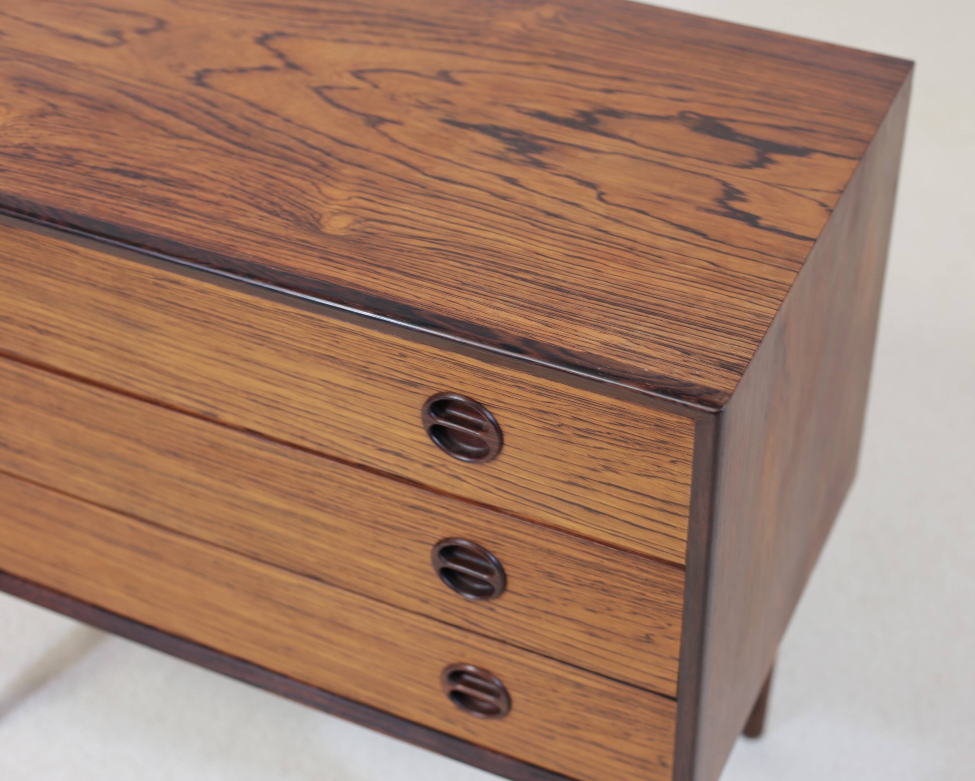 Rosewood chest of drawers
