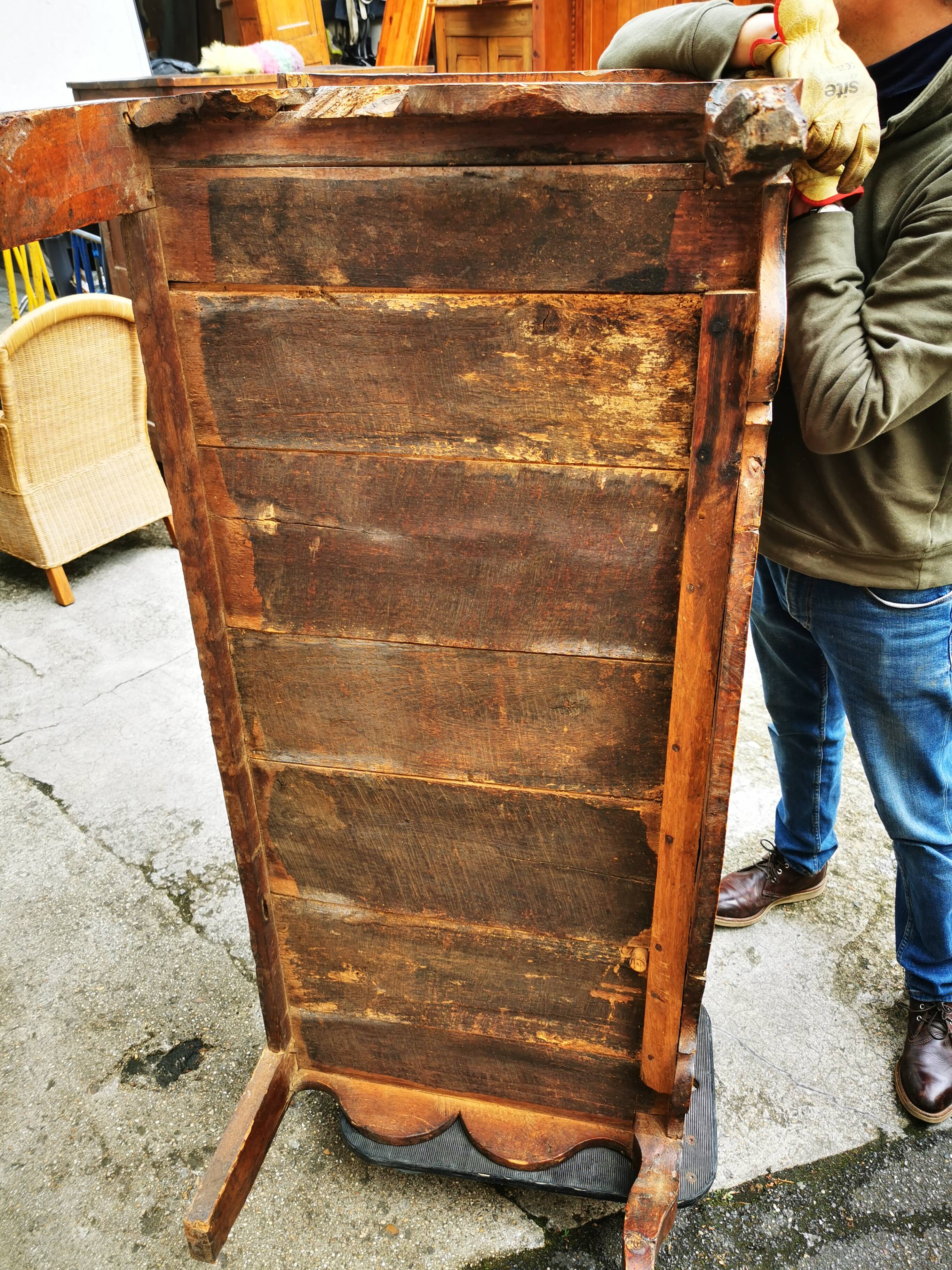 Maie, walnut/oak chest, early 19th century