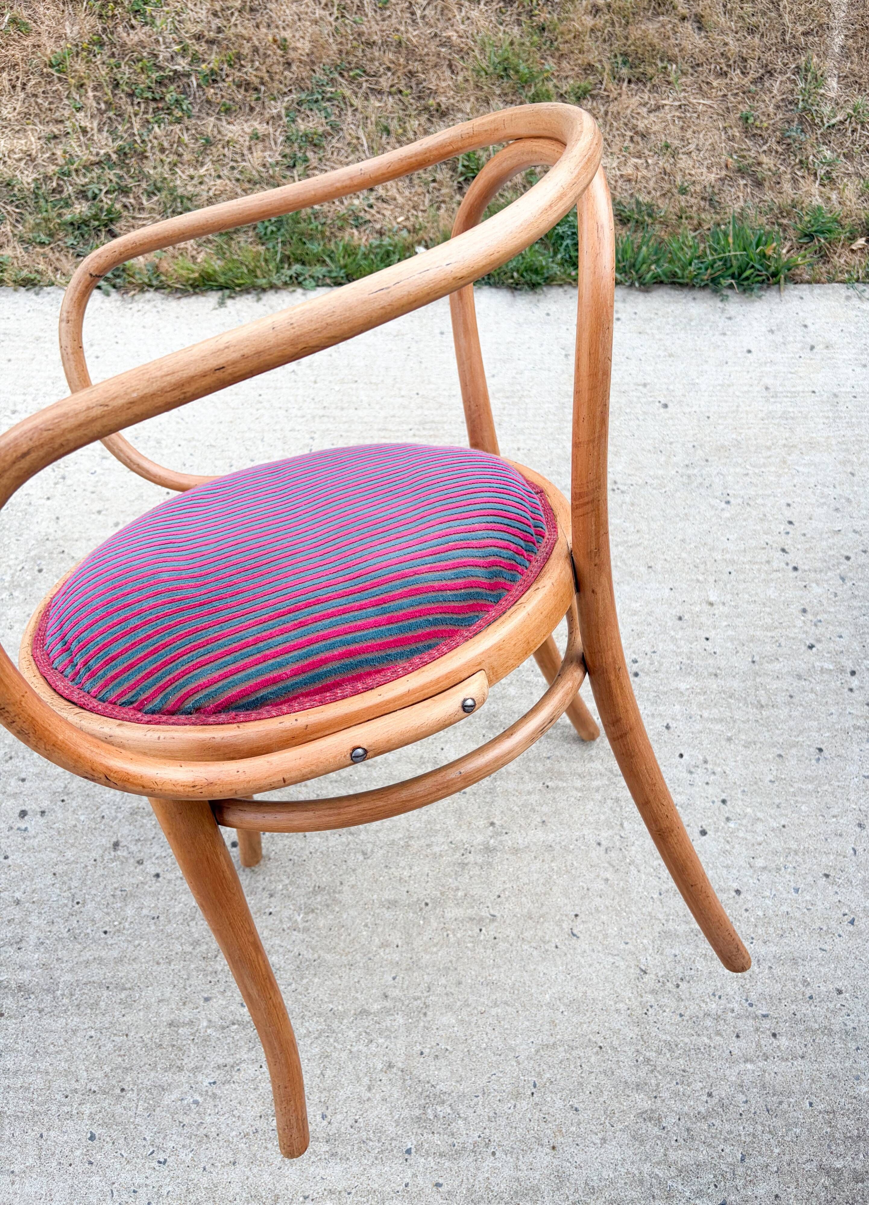 Fauteuil en bois courbé , 209 de Thonet , dit Le Corbusier , 1900'