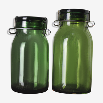 Batch of 2 green jars "Made in Switzerland"