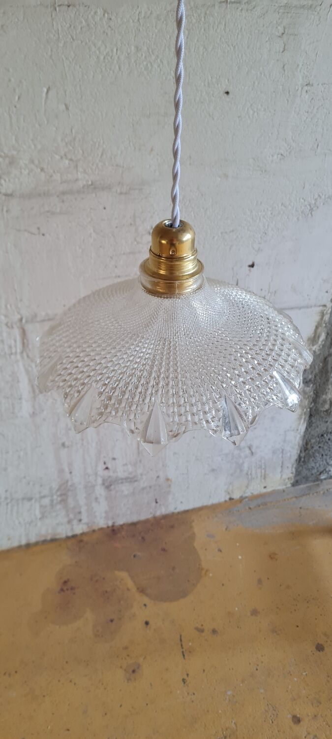 Pressed glass suspension