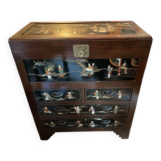 Old Japanese lacquered chest inlaid with Japanese character