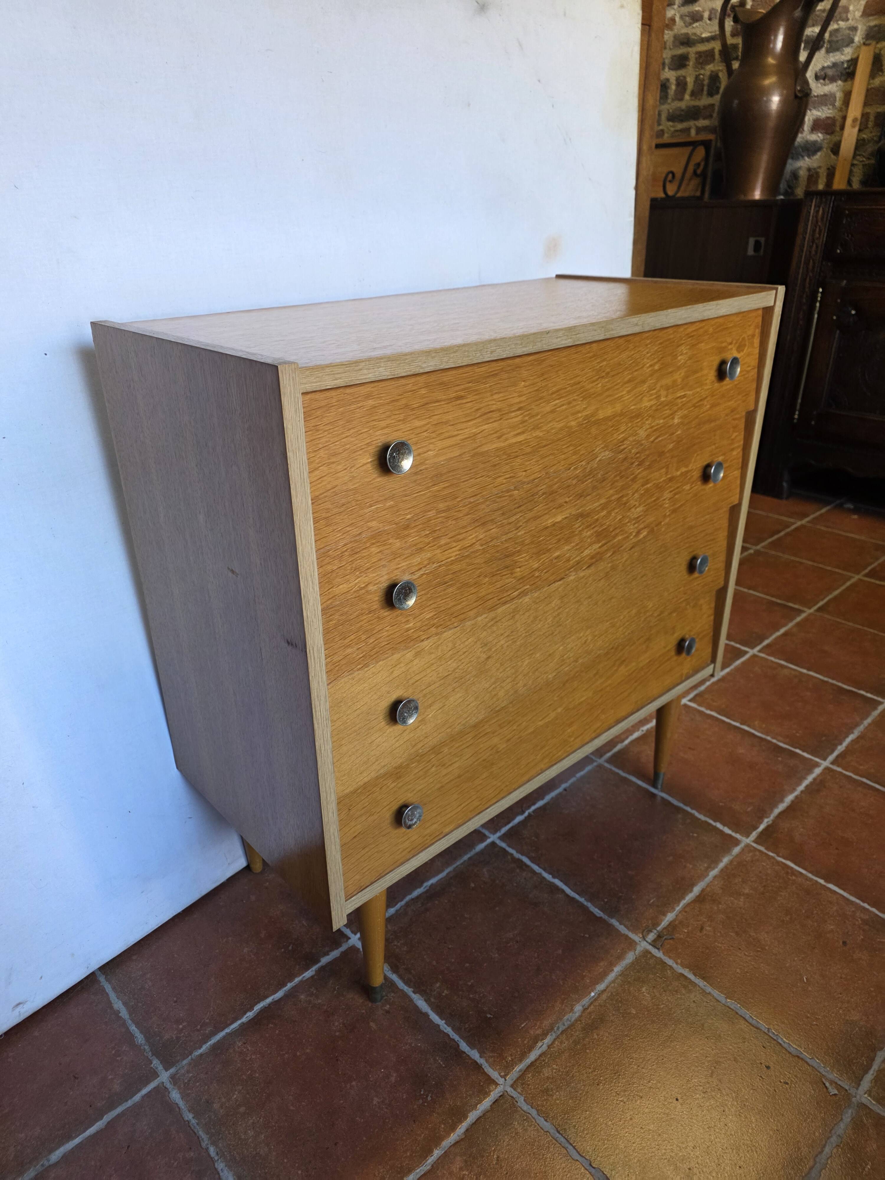 Vintage oak chest of drawers from the 1960s (4 drawers)