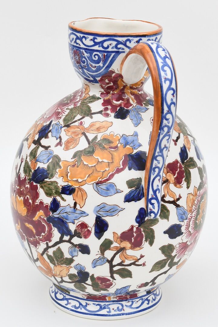 Gien's faience pitcher