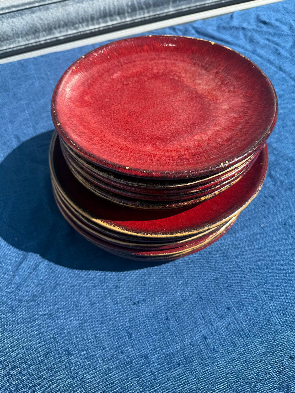 12 Assiettes en céramique sang de bœuf Chinoise des années 1950