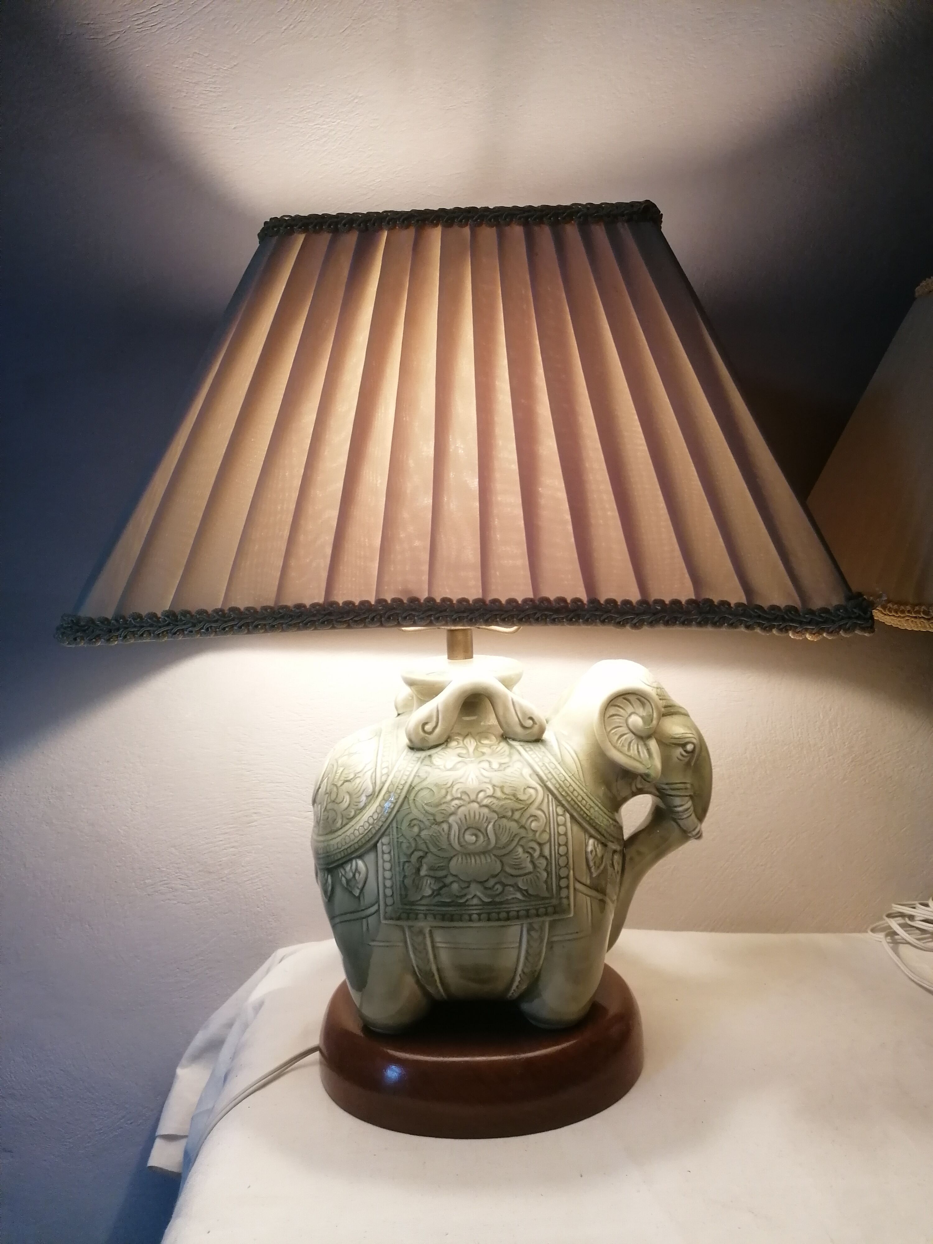 Duo de lampes éléphant en ceramique