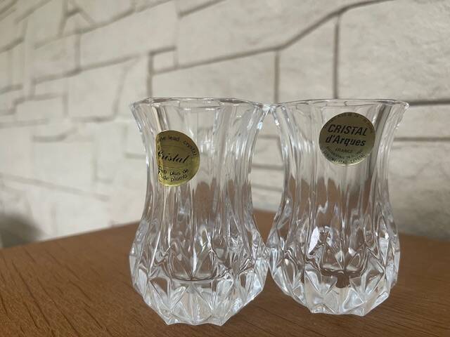 Pair of small Arques crystal vases
