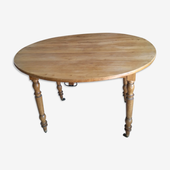 Vintage round table with folding edges