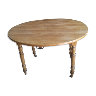 Vintage round table with folding edges