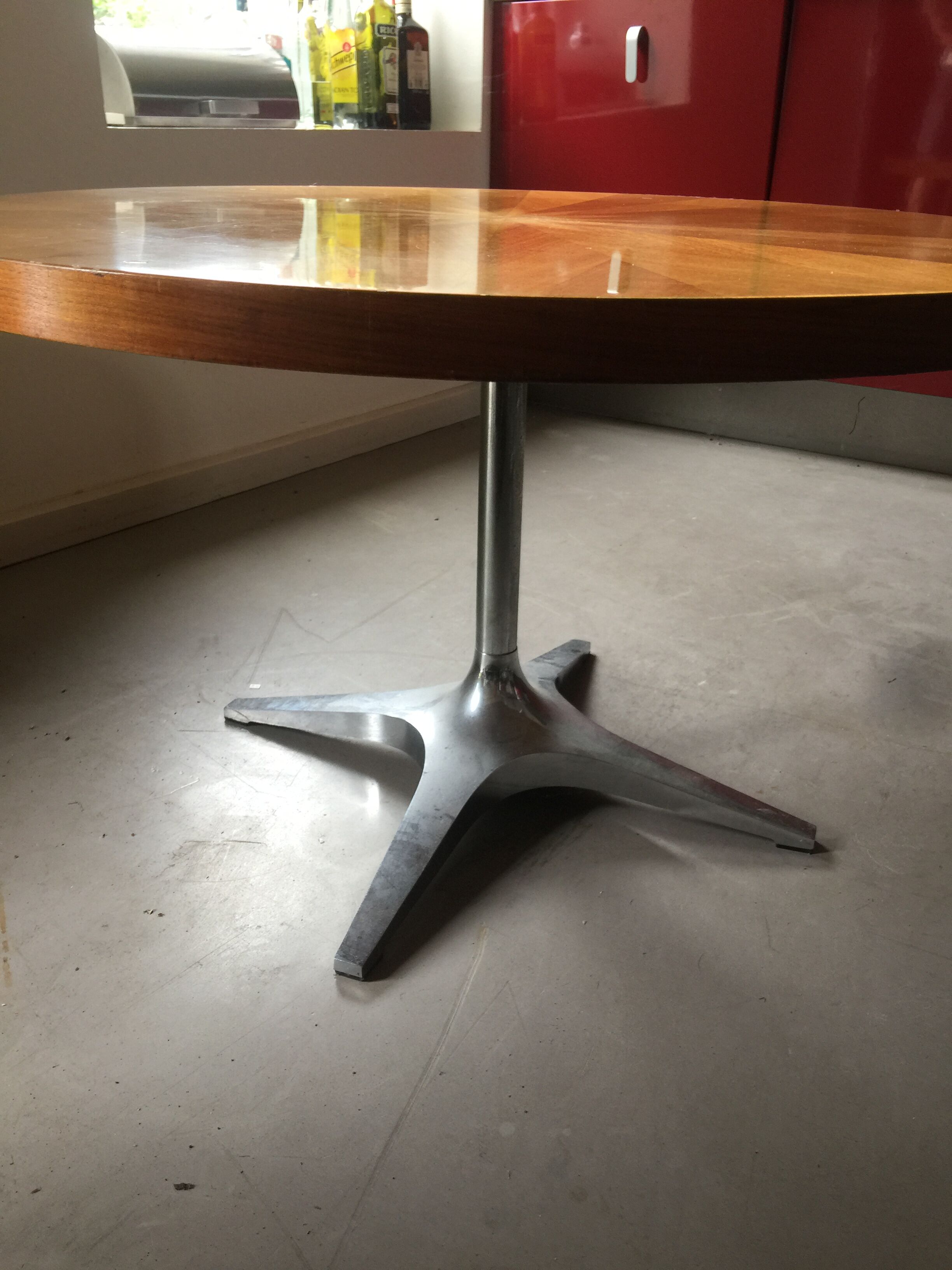 Inlaid circular table