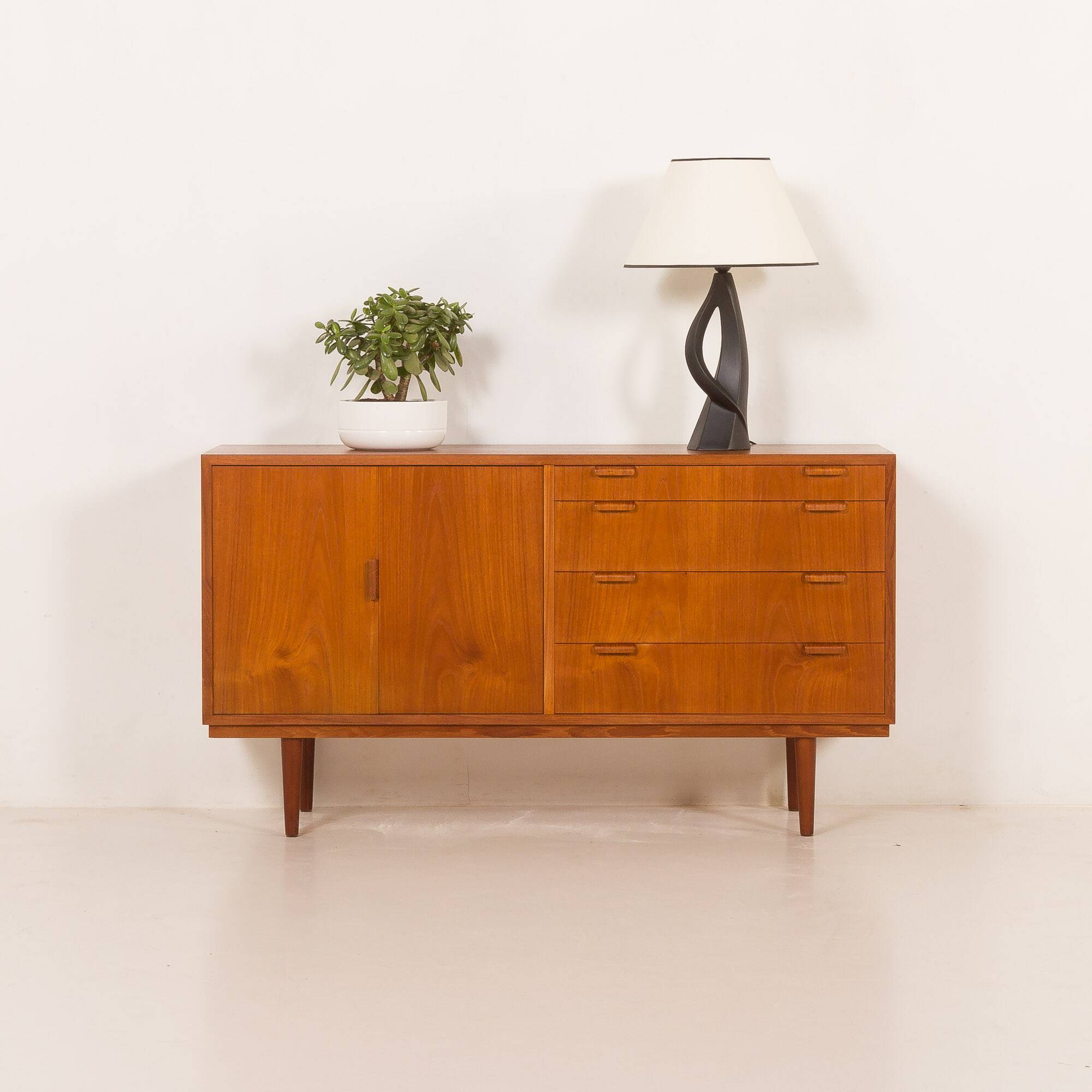 Buffet en teck attribué à Carlo Jensen pour Hundevad & Co., Danemark, années 1970.