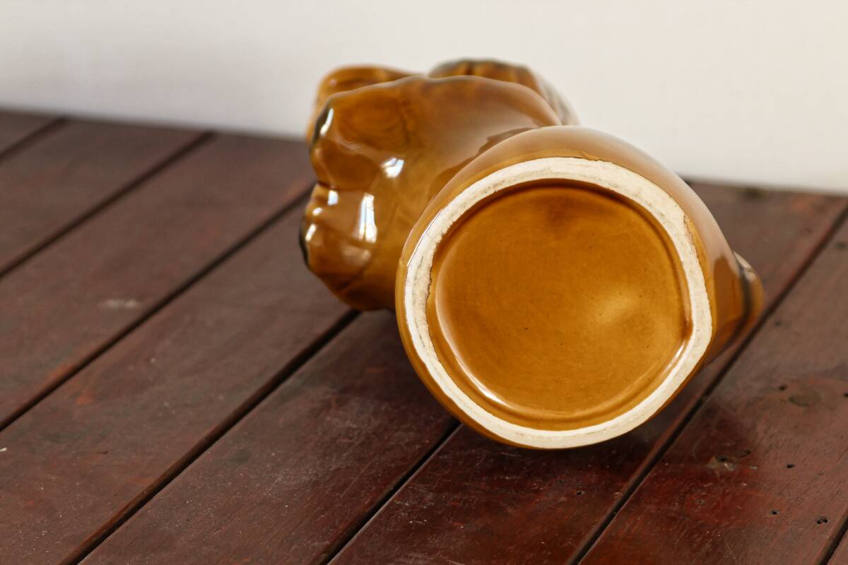 Dachshund slip pitcher