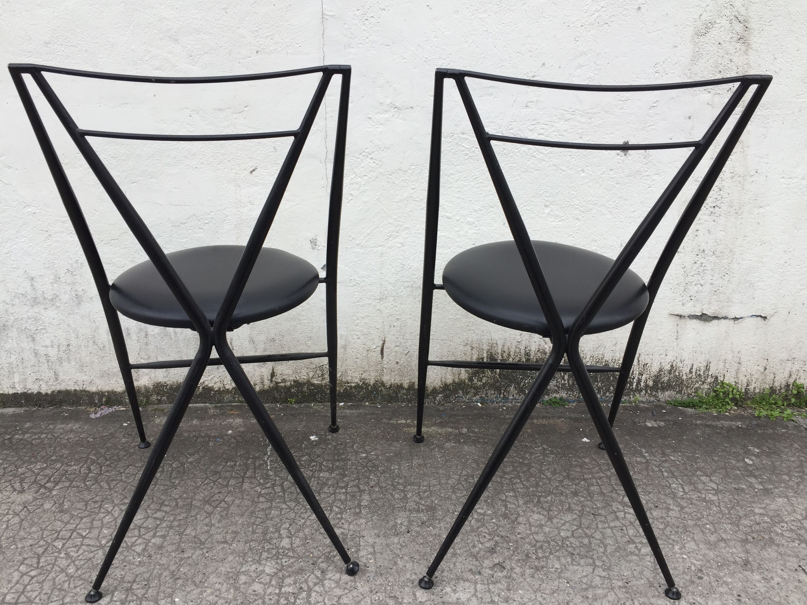 Folding chairs of the designer Hiroyuki Yamakado
