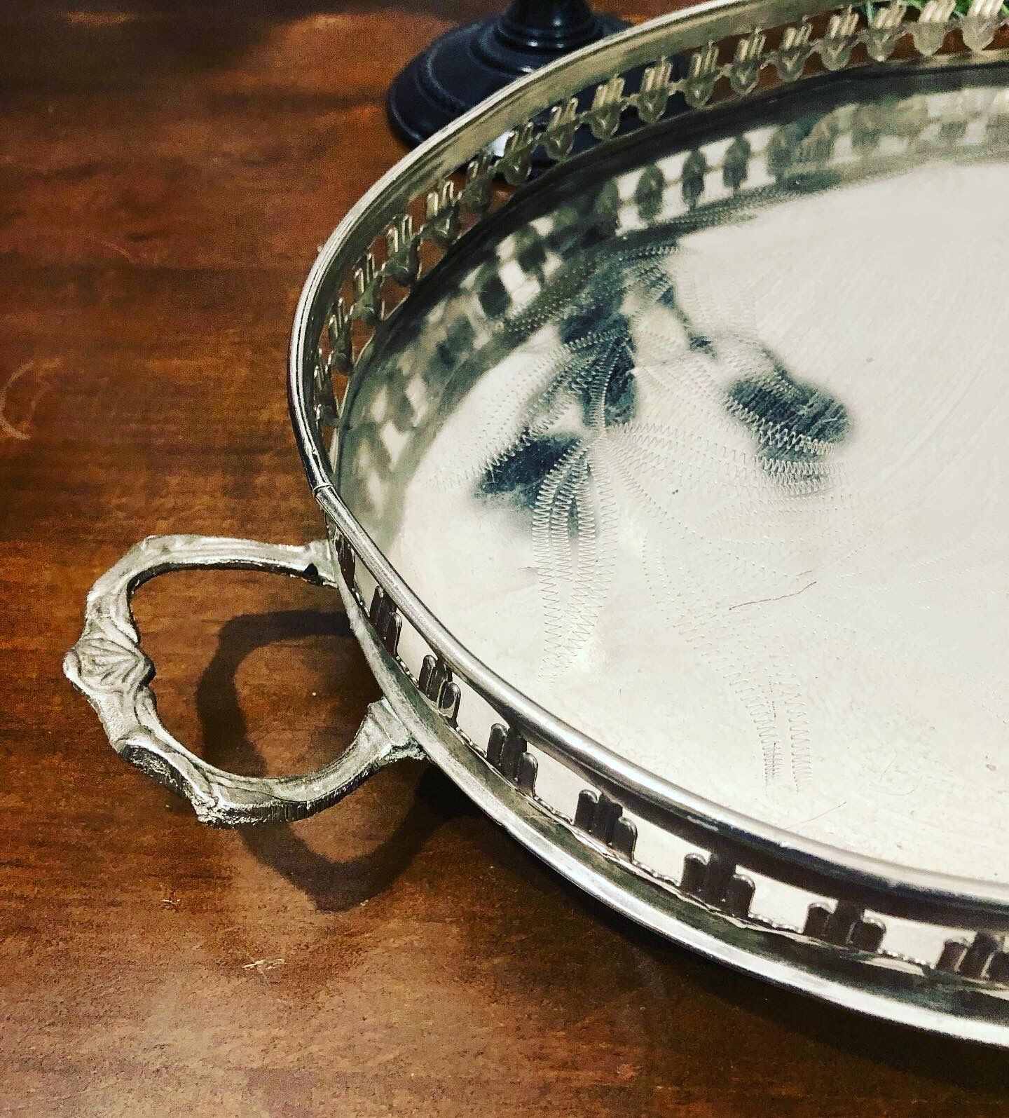 Oriental silver metal top