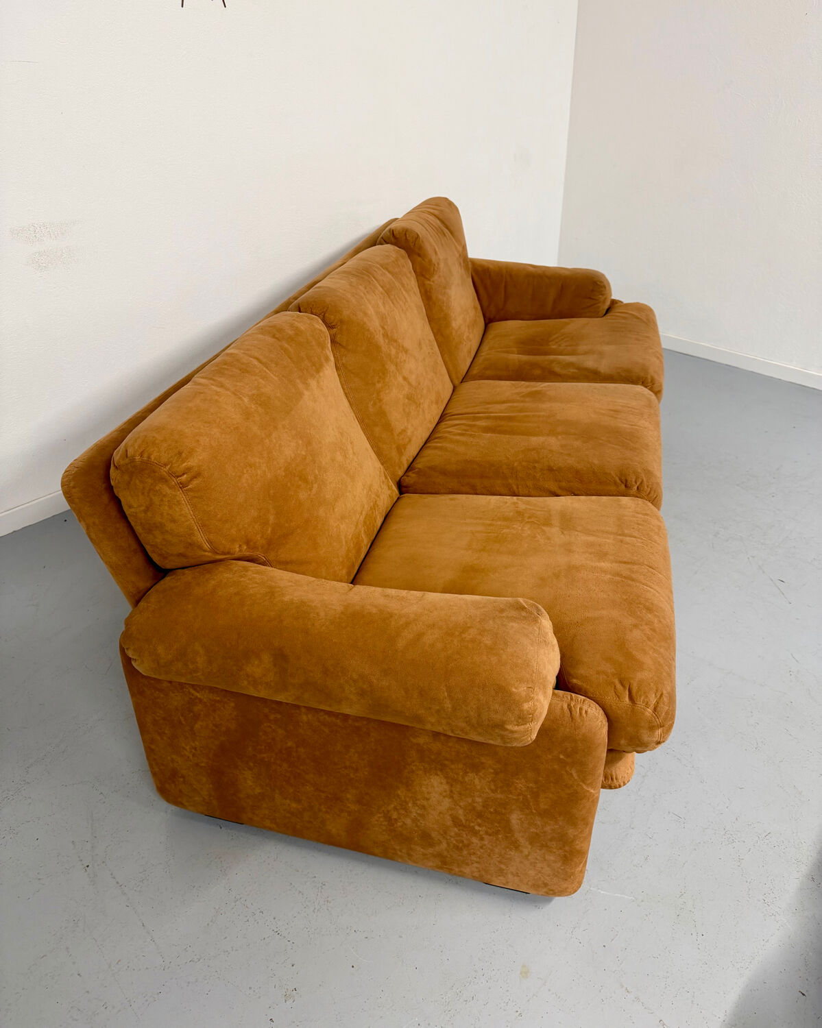 Three-seater alcantara canapé design by Tobia Scarpa for BB ITALIA vintage.