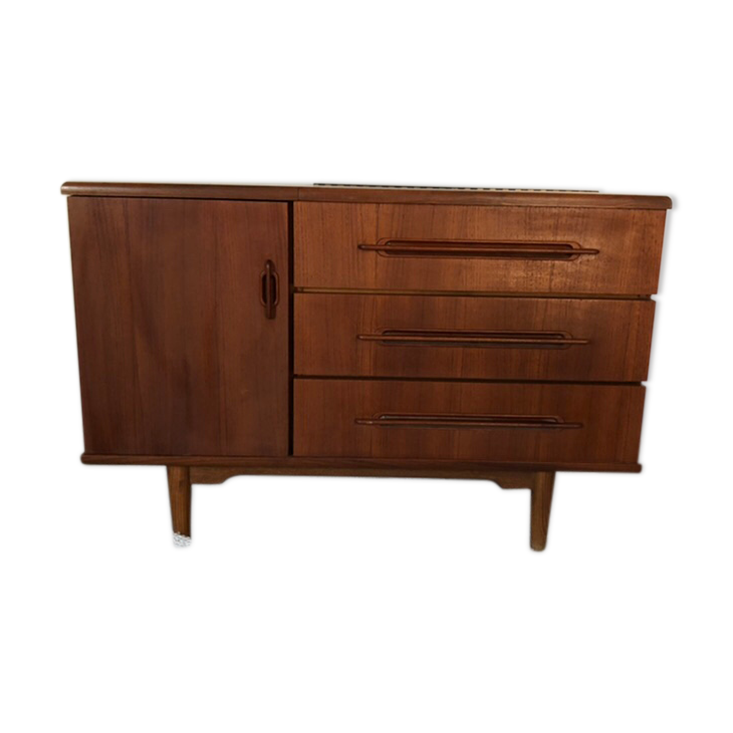 Vintage chest of drawers