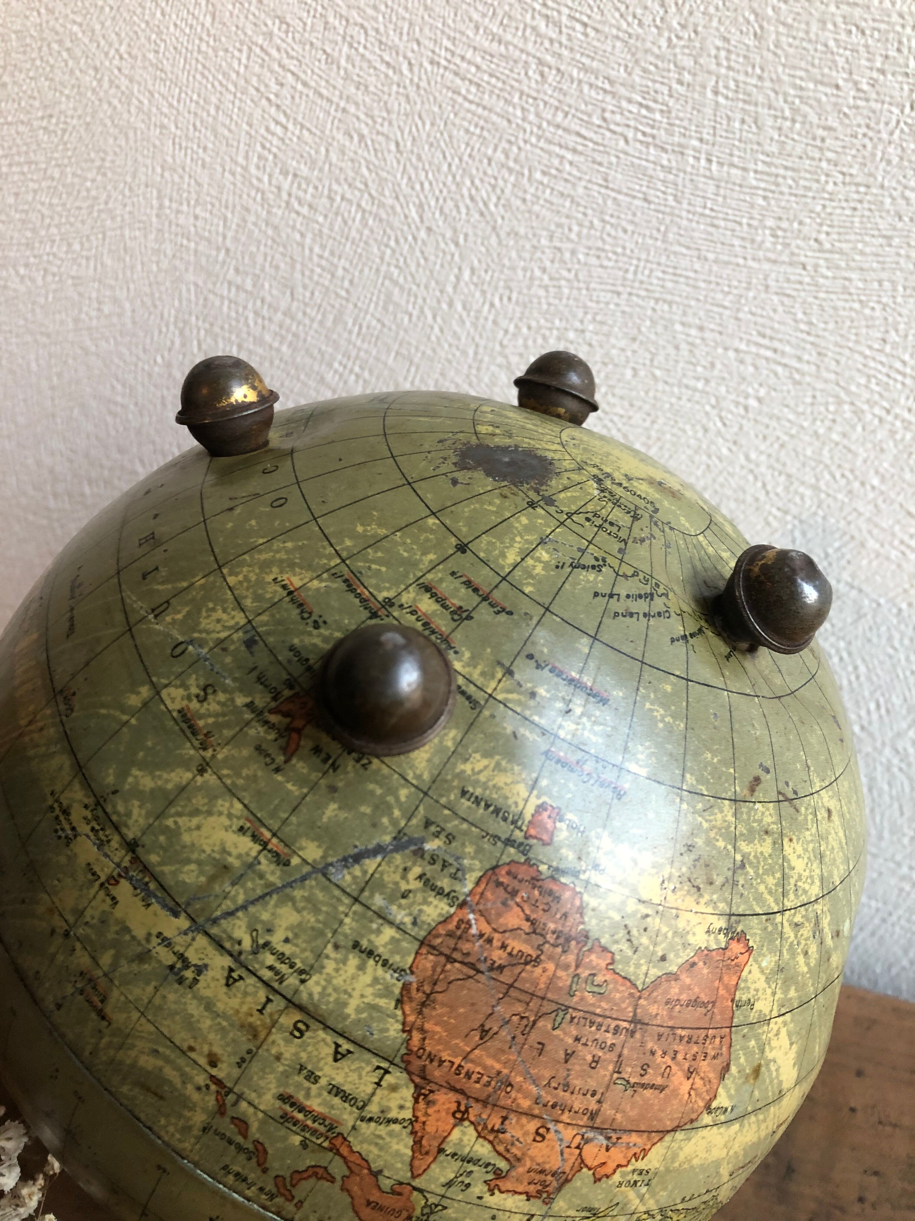 Huntley globe biscuit box - palmers cookies reading - London