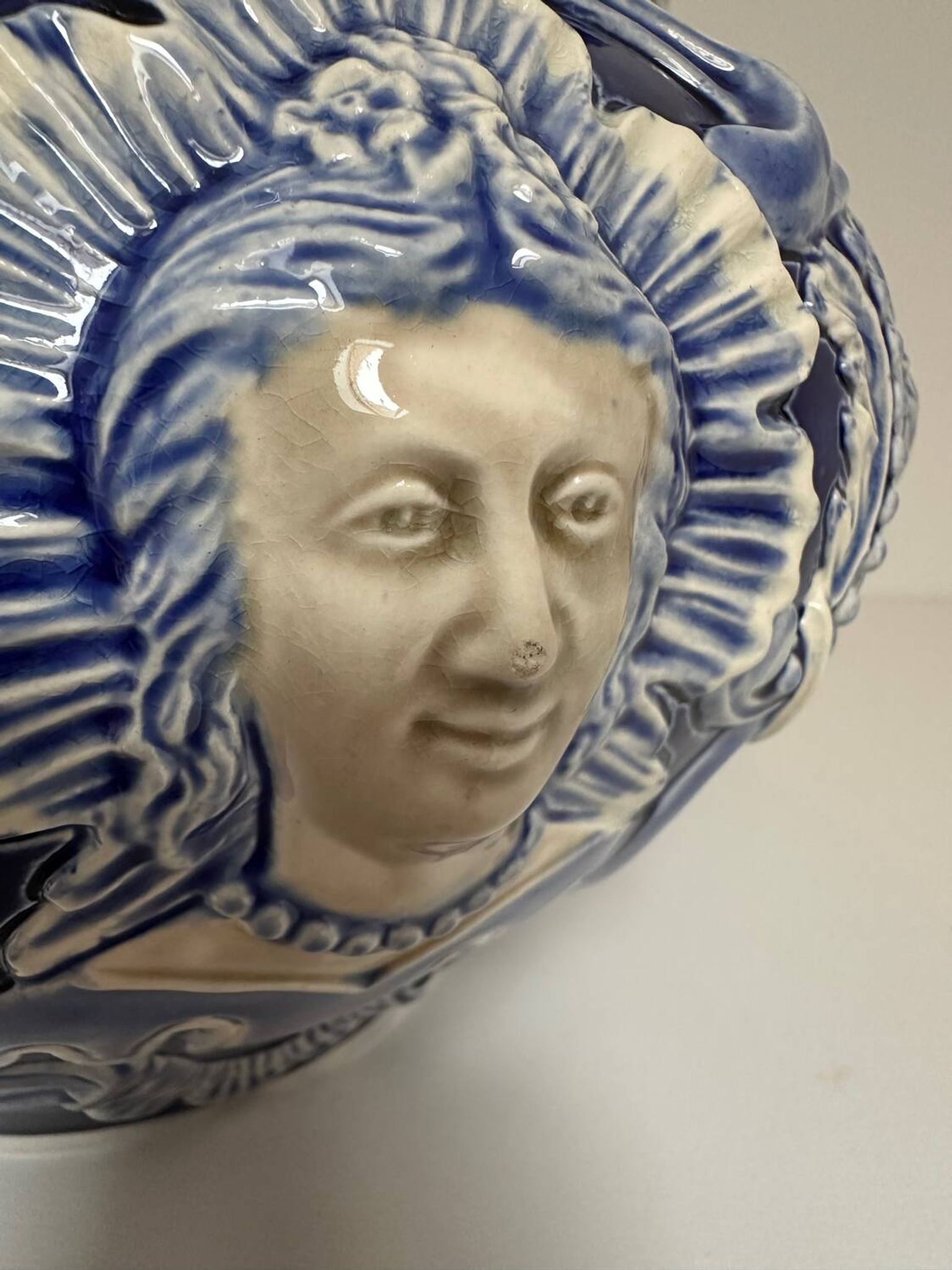 Vase - Cache pot en faïence baroque de Saint Clément, XIX eme