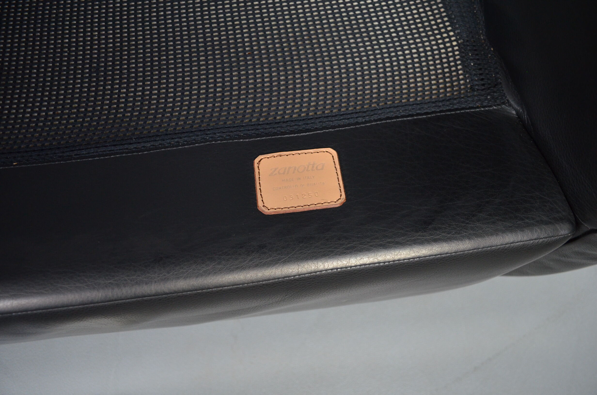 Zanotta 'Onda' 3-seater sofa in black leather