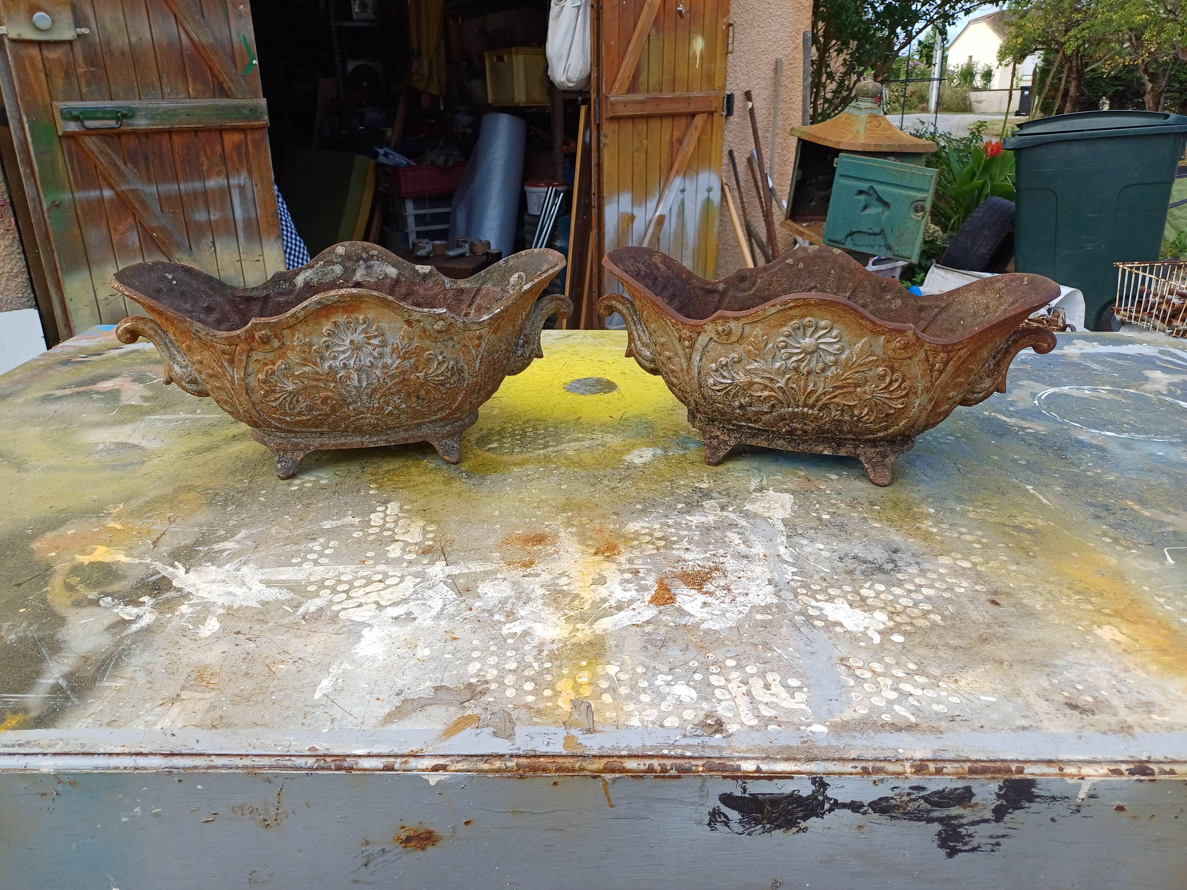 Pair of enamelled cast iron planters from 1900 from Charleville-Mézières