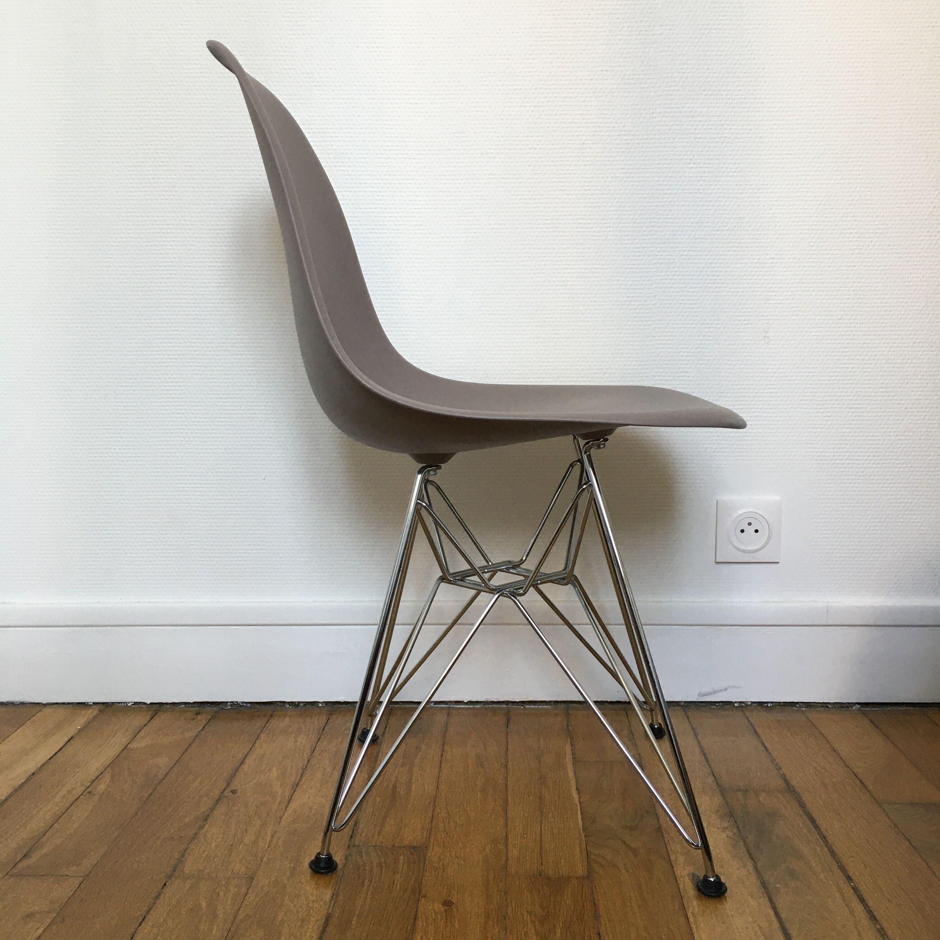 Chair Eames plastic DSR Vitra