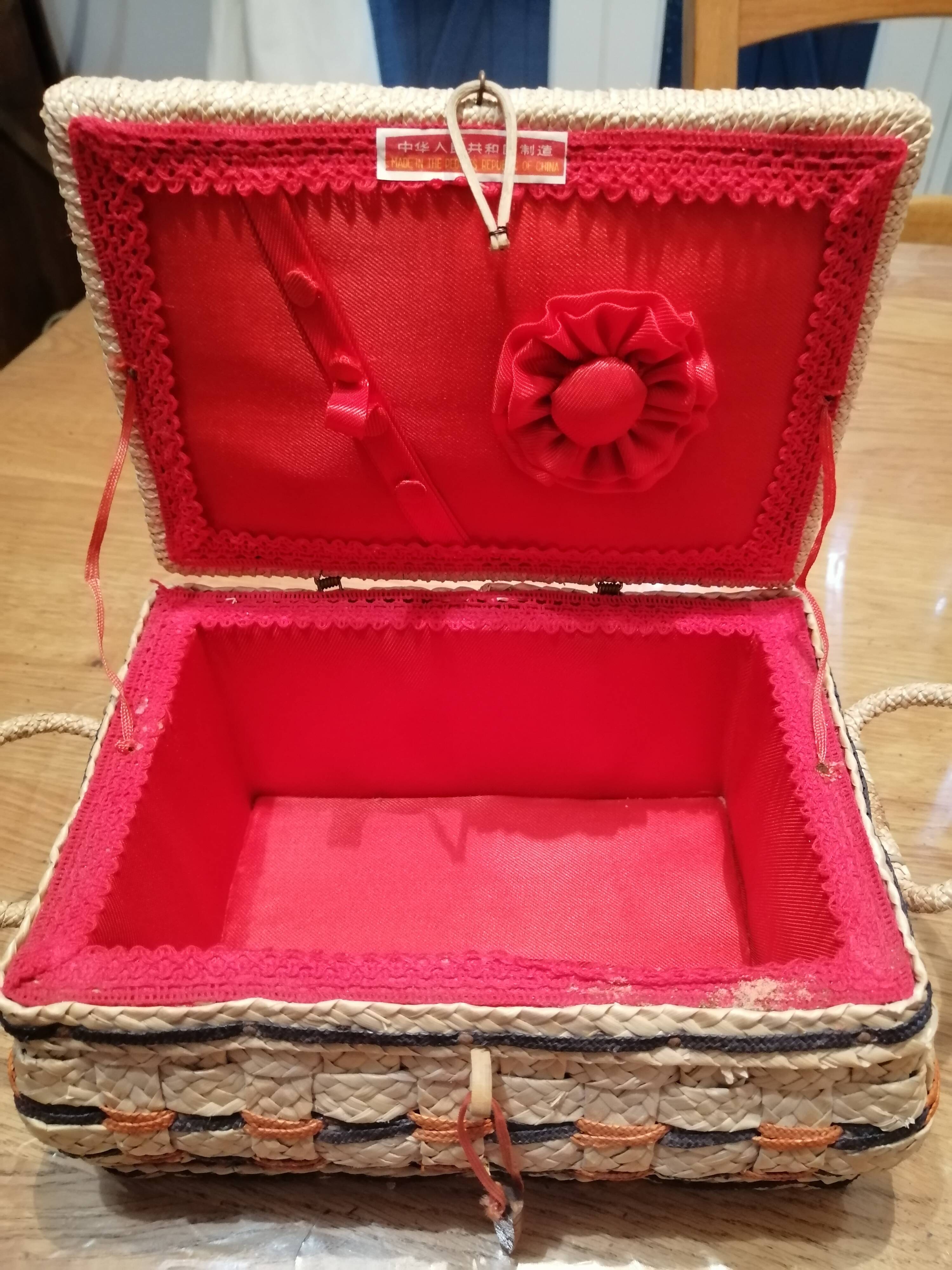 Petite boite a couture en osier vintage