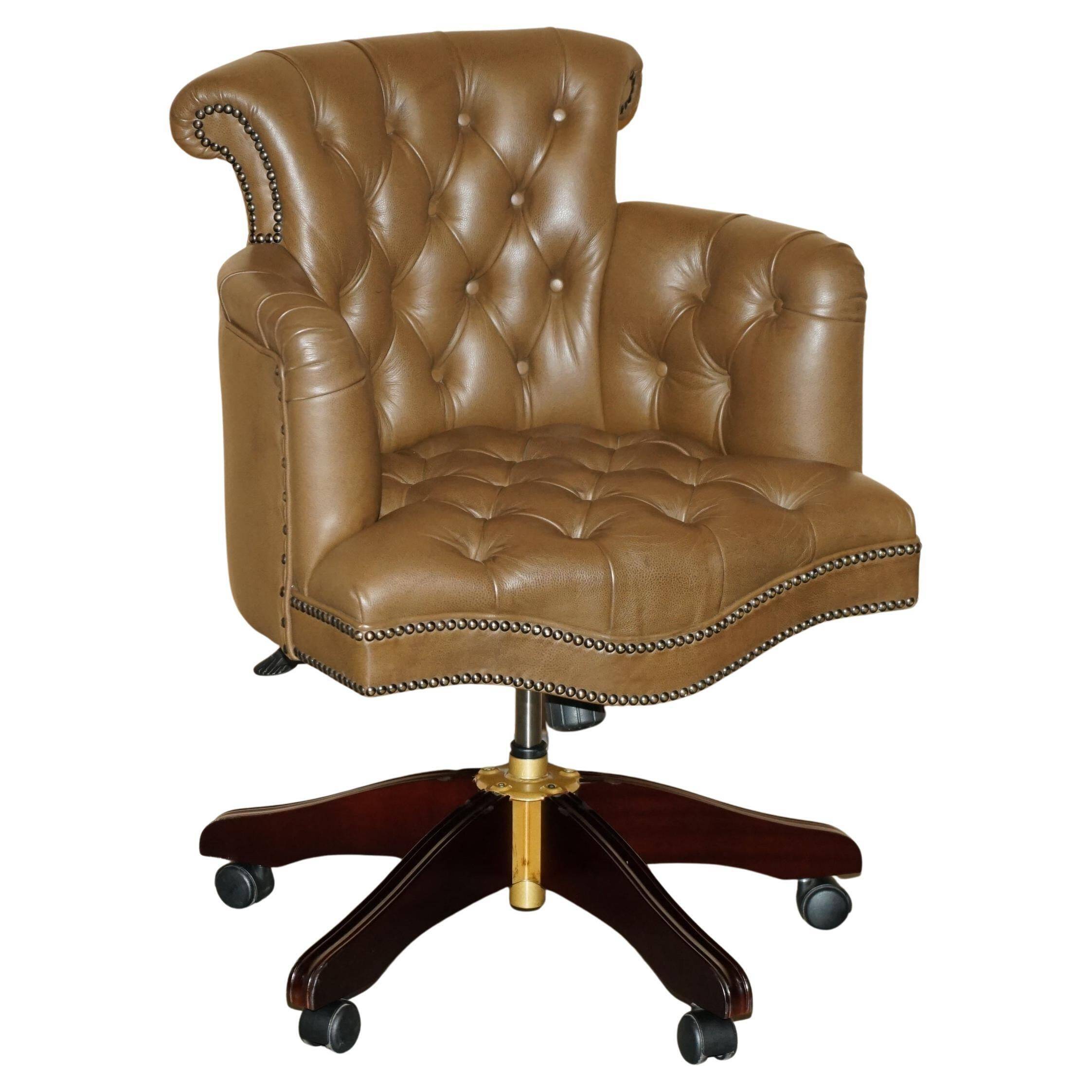 Fauteuil de bureau Chesterfield capitonné cuir George Smith