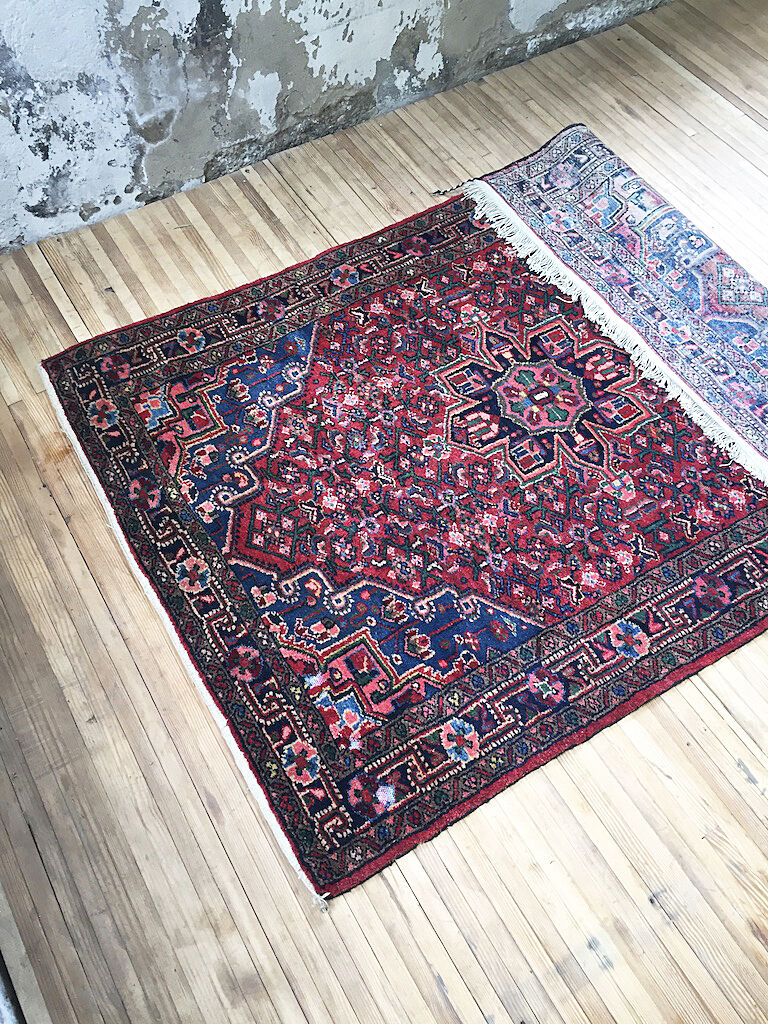 Hand-knoked Persian rug 165 x 113 cm
