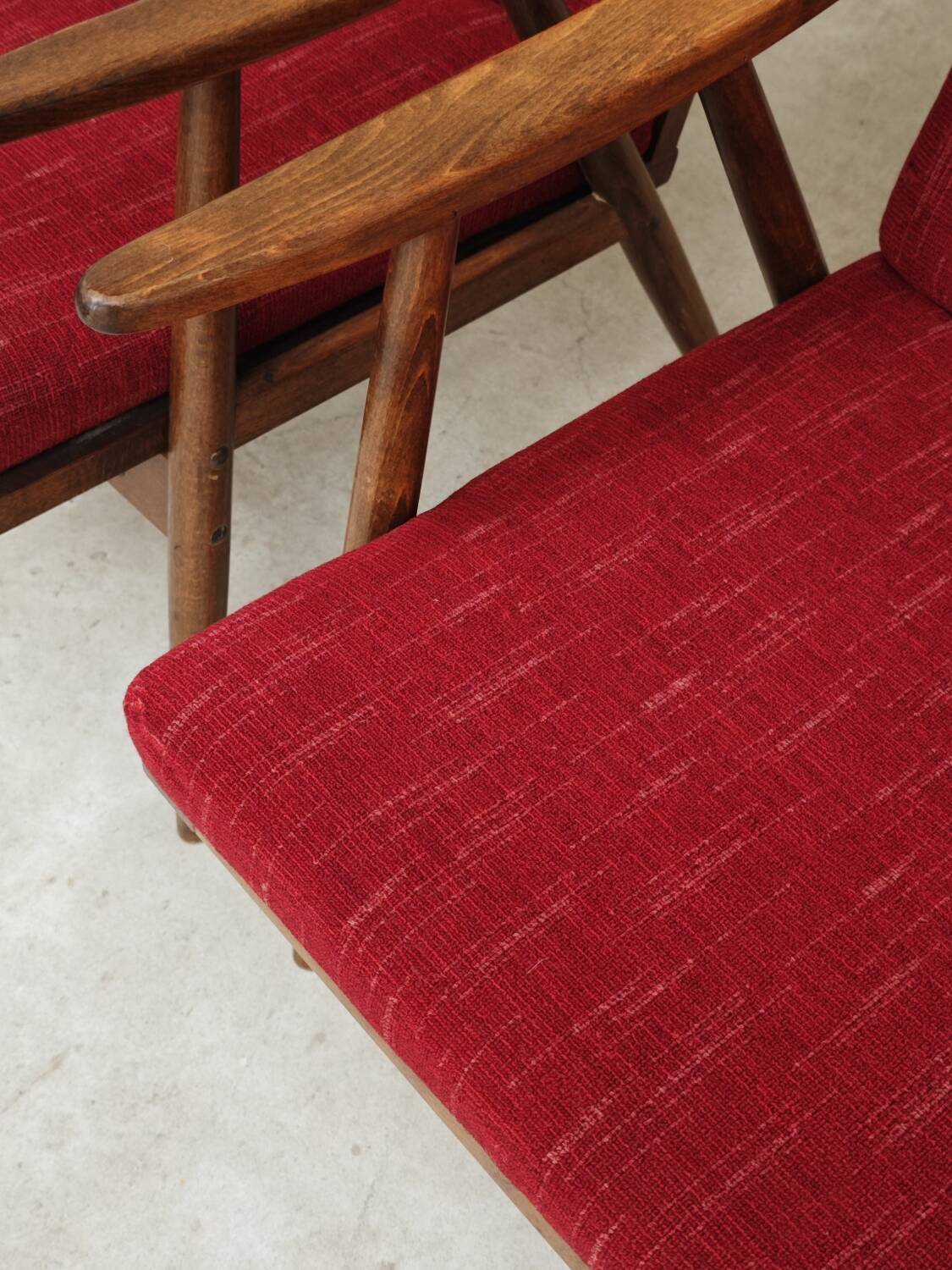 Pair of burgundy boomerang armchairs Antonin Suman Ton Bystrice (Thonet)