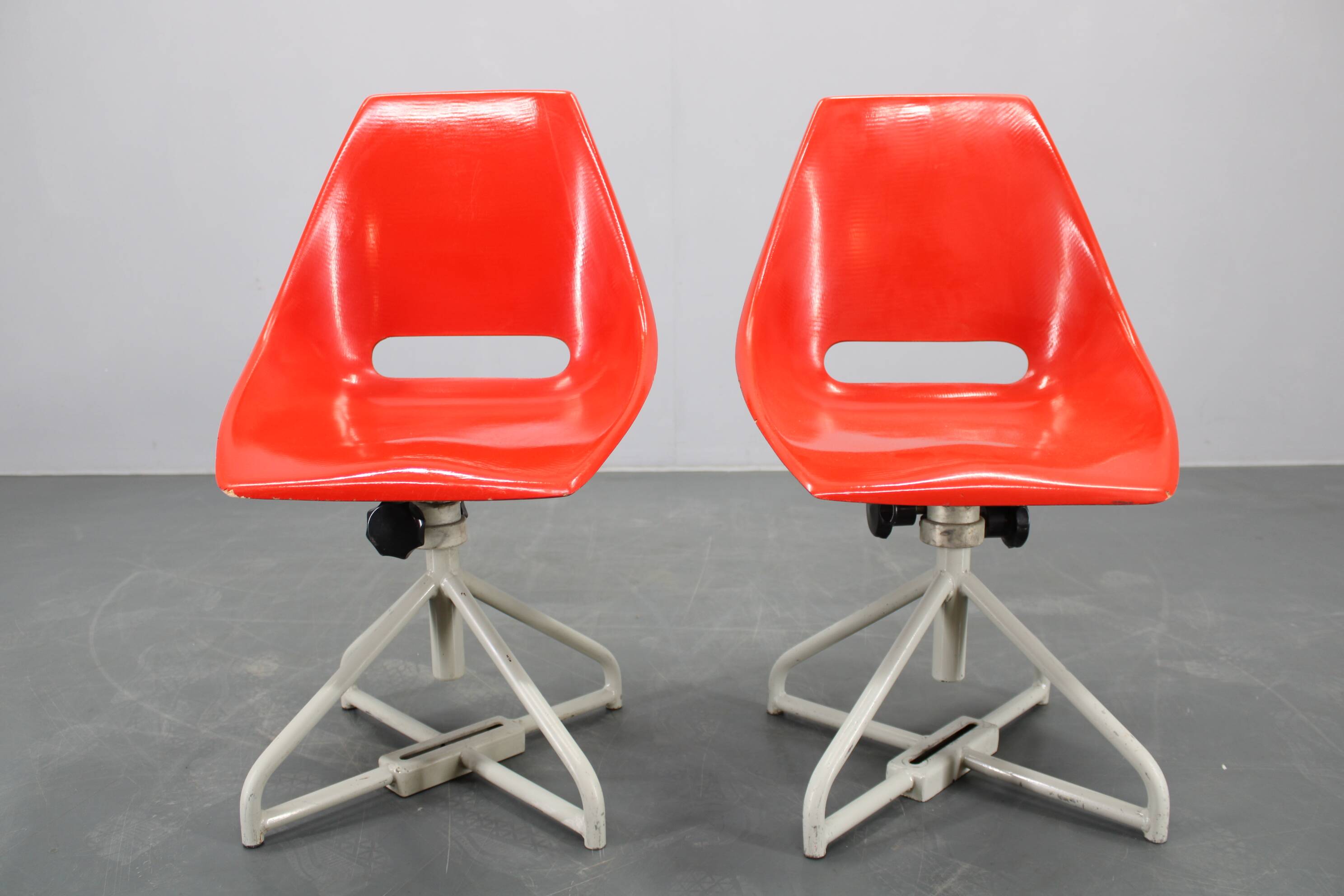 1960s Miroslav Navratil Set of Eight Fiberglass Chairs for Vertex, Czechosl