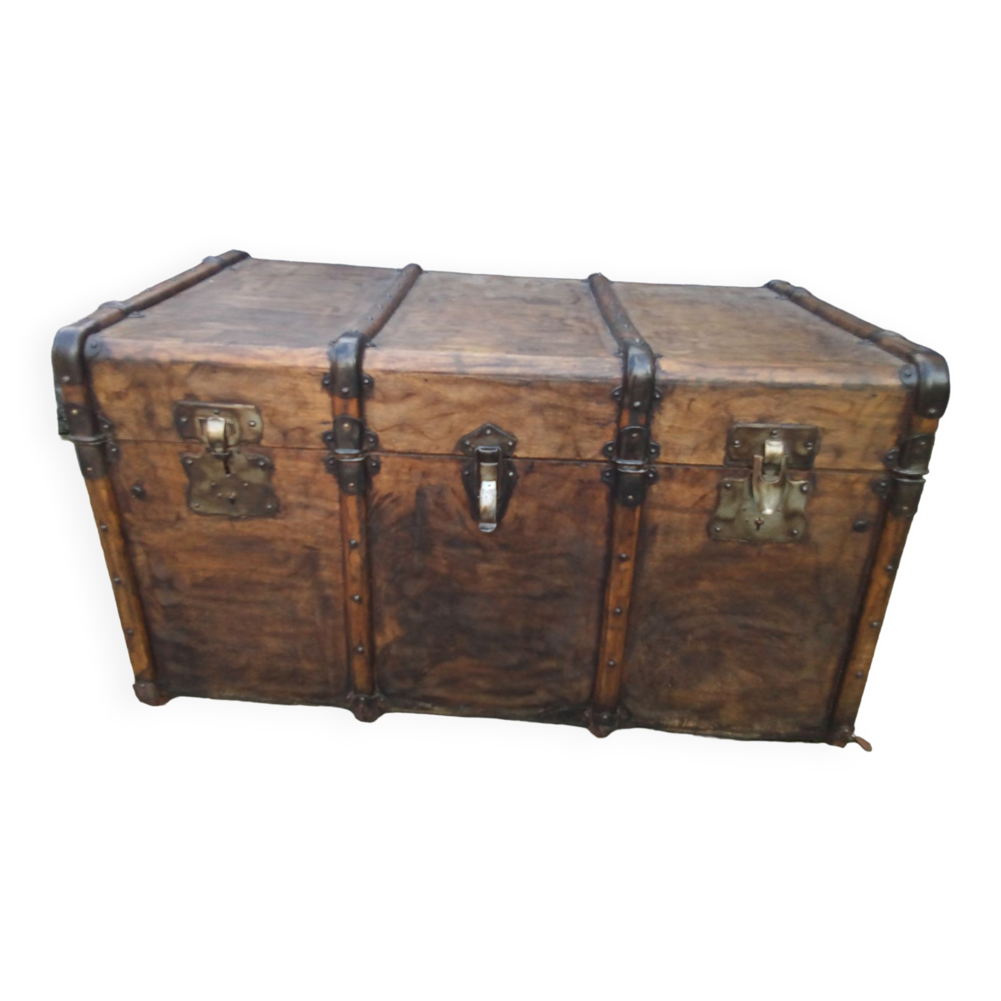 Splendid trunk late 19th century completely renovated
