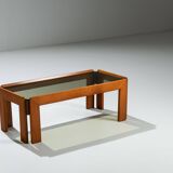 Table basse avec plateau en verre fumé attribuée à Scarpa