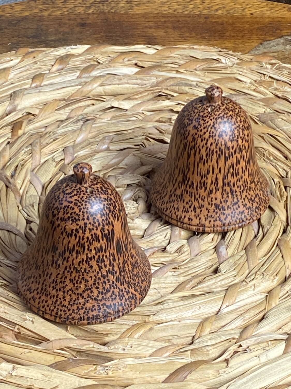 Salt and pepper shakers, bell-shaped, made of wood.