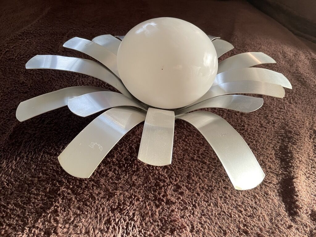 Oxar brushed metal vintage flower wall lamp