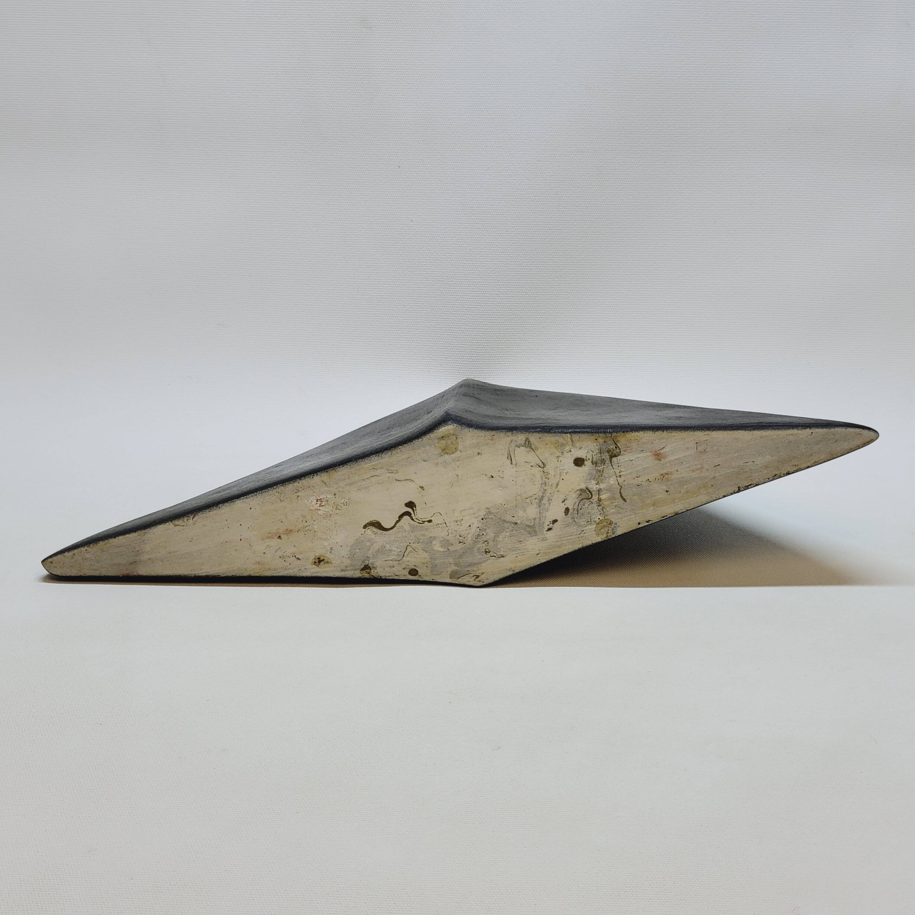 Soliflore vase in black ceramic pyramid or manta ray design