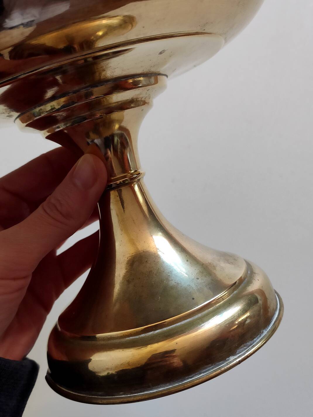 Coupe à pied laiton repoussé