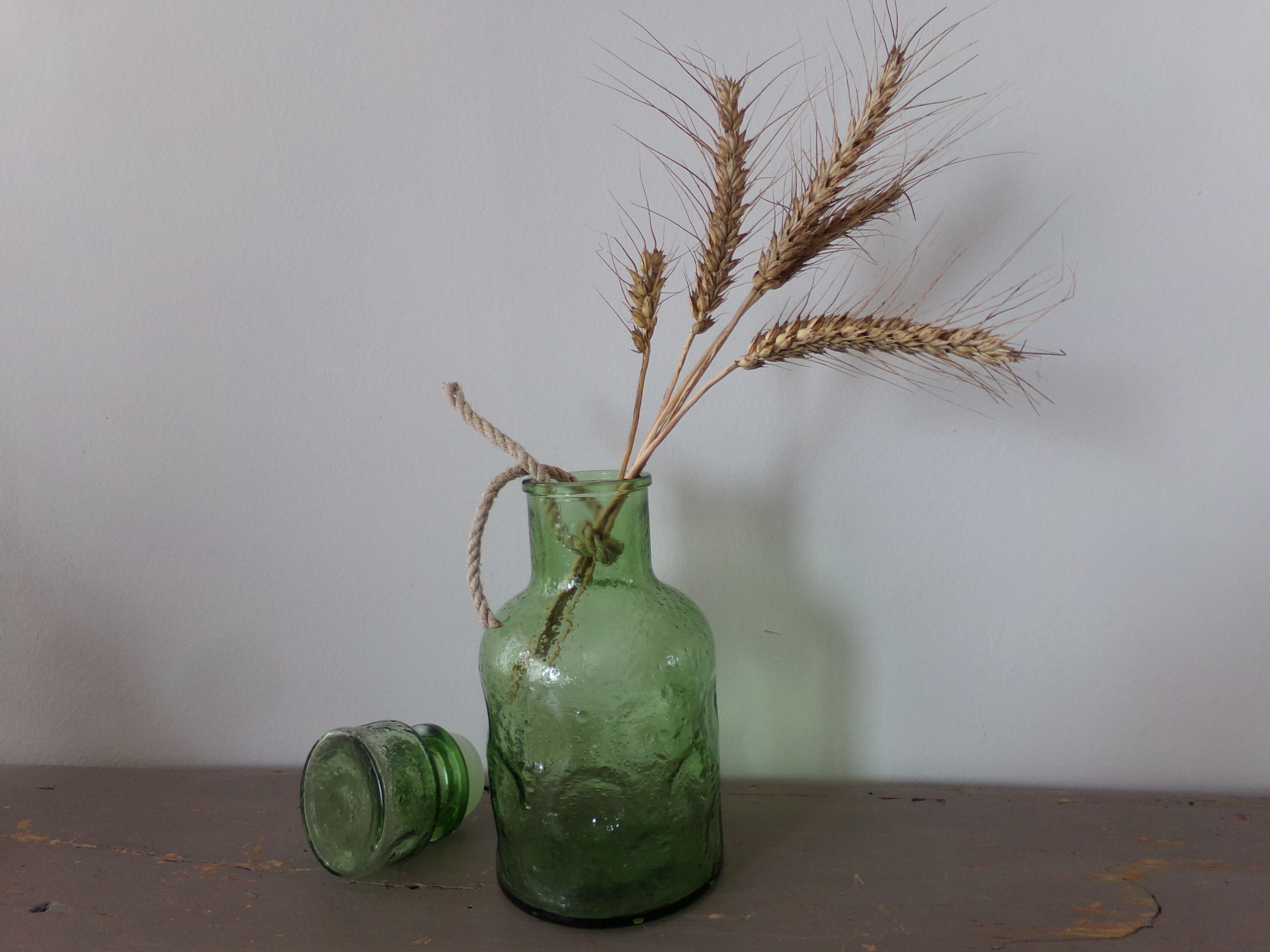 Bubbled glass carafe