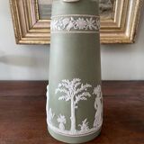 pichet  en jaspe vert Wedgwood 1878 décor Antiquité