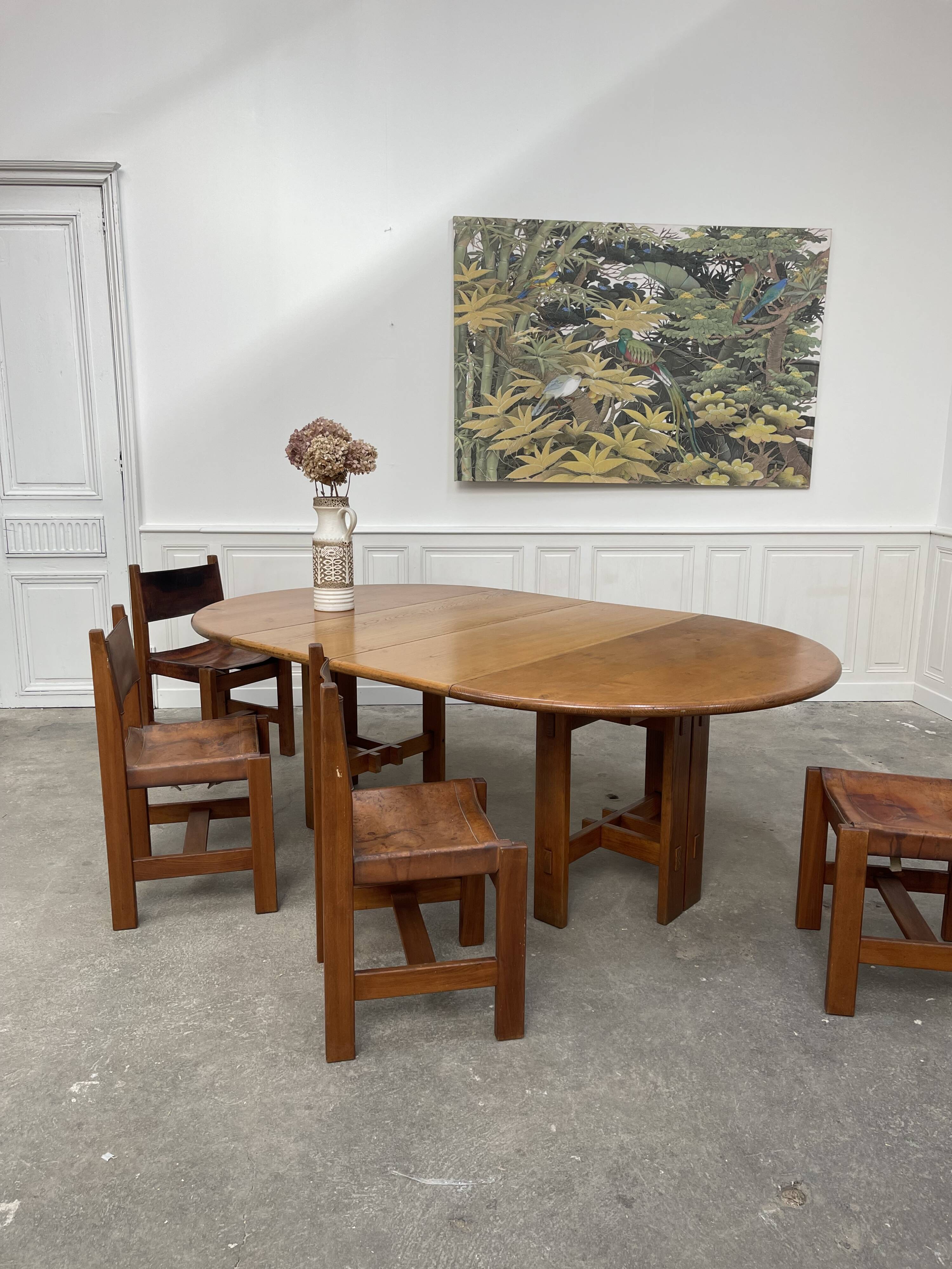 Vintage round table Maison Regain