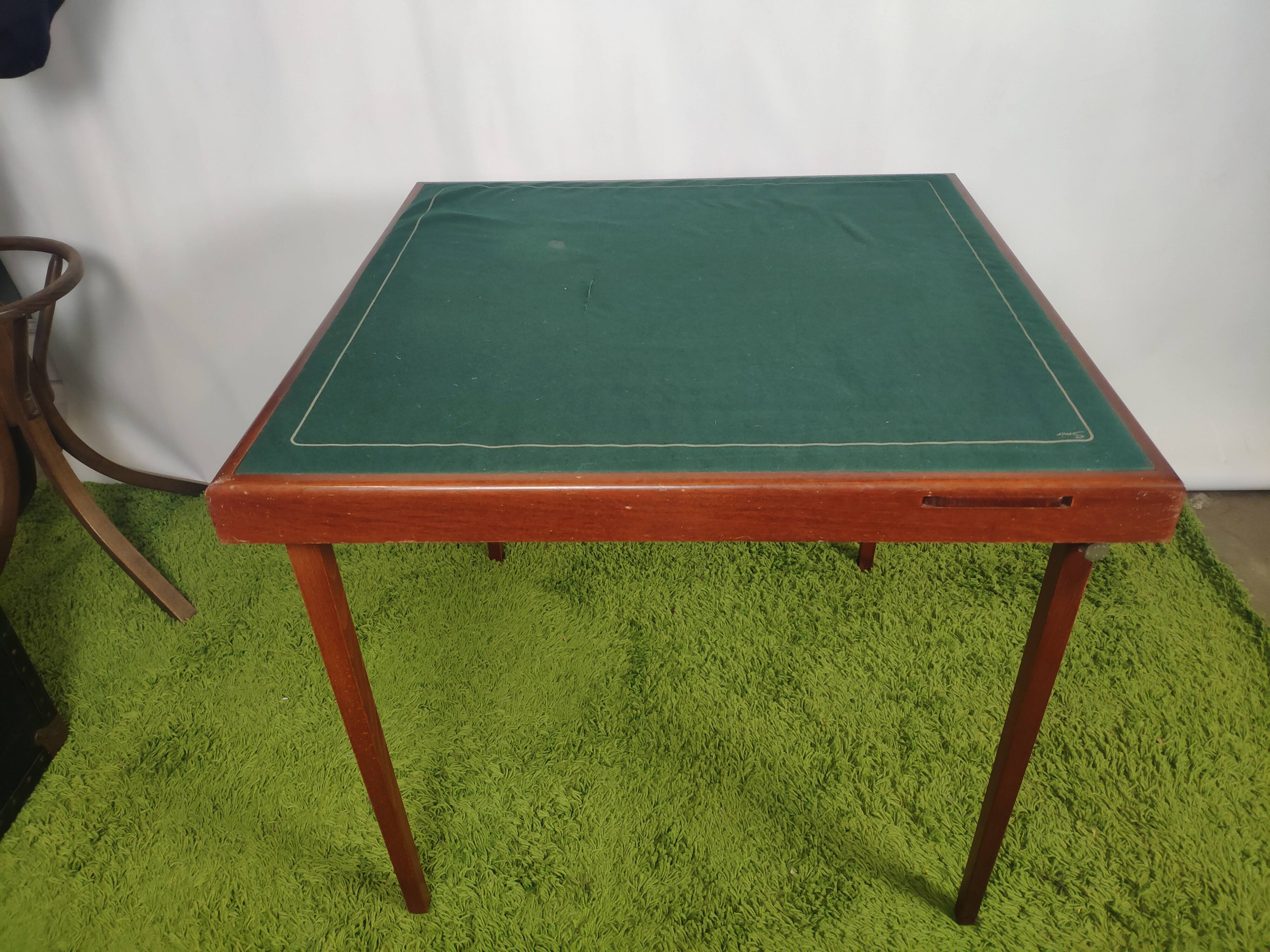 SMIR folding bridge table