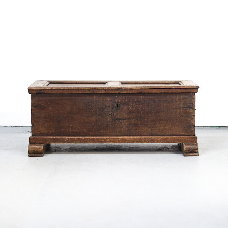 Rustic and weathered antique oak chest from the 18th century.