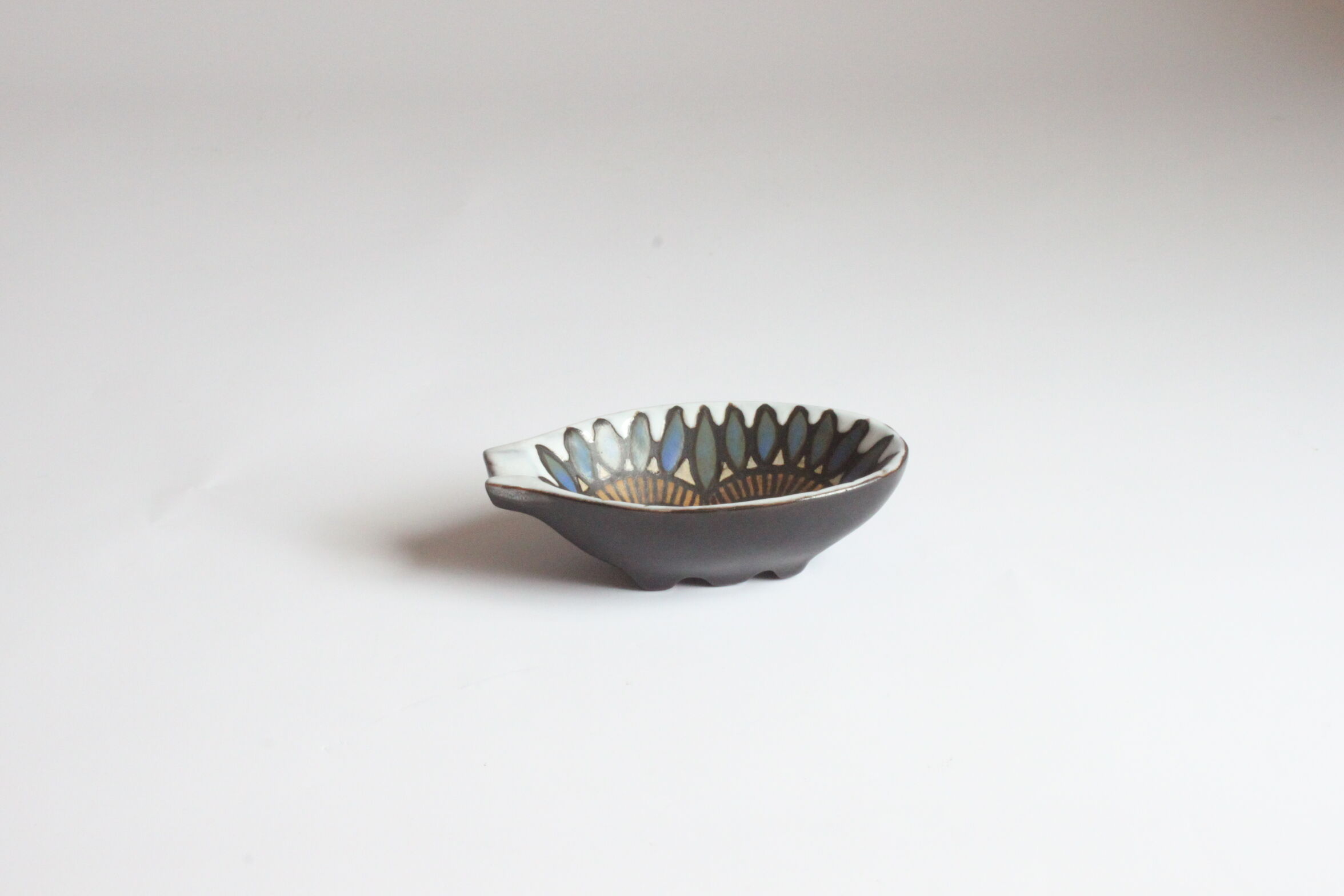 Mid century modern ceramic hedgehog shaped ashtray, 1950s