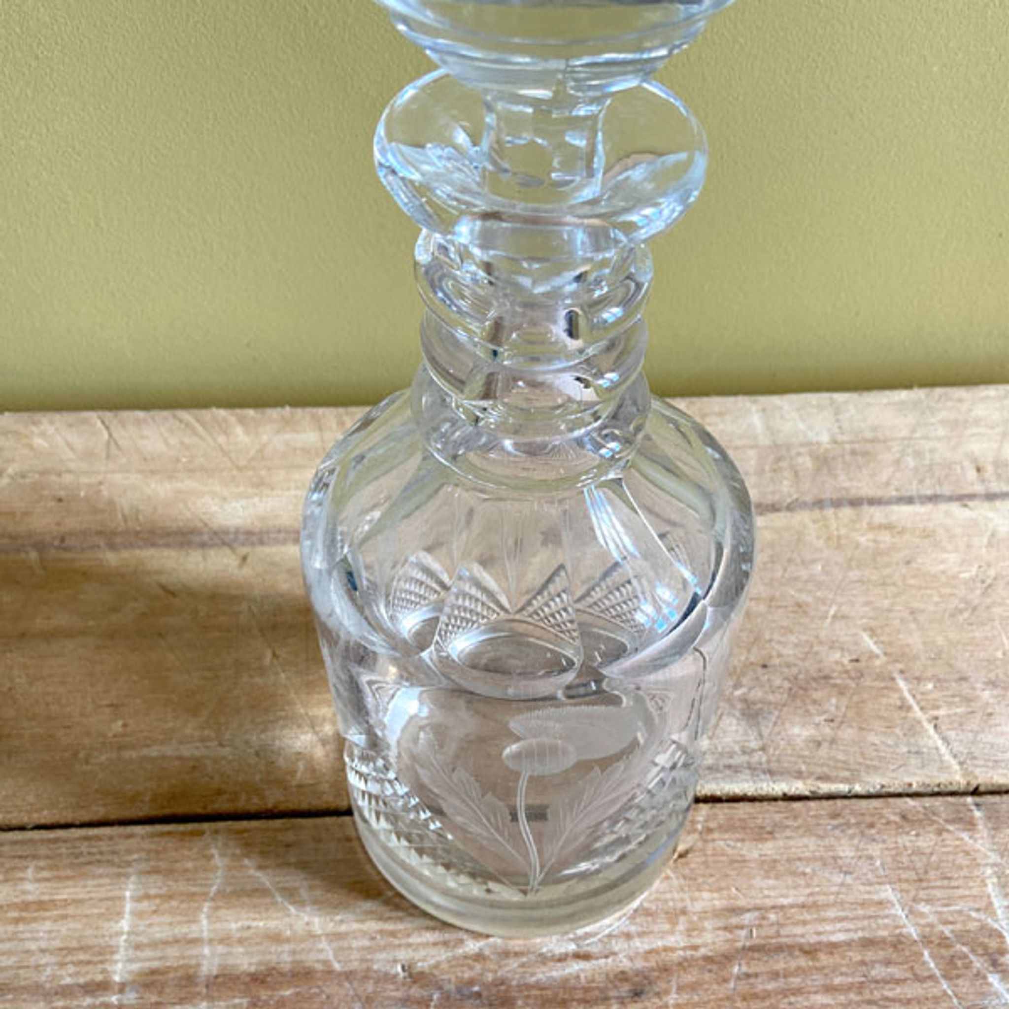 Carafe en cristal gravé et ciselée