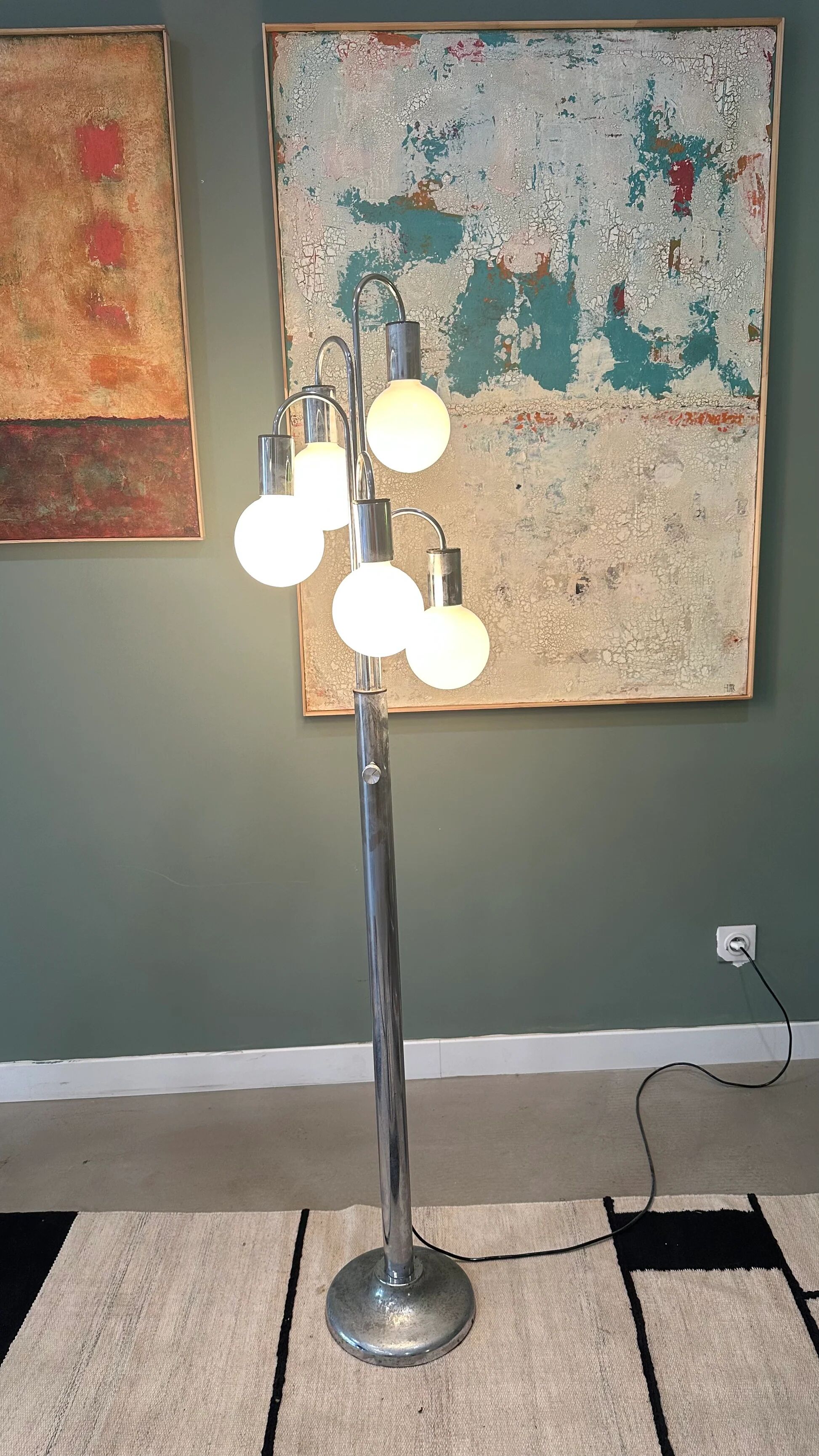 Waterfall lamp post